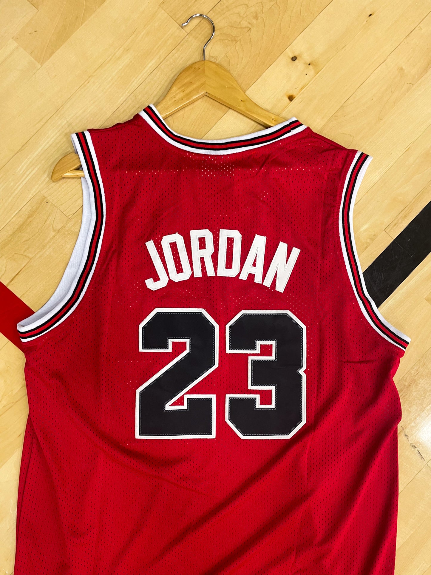 Chicago Bulls 1984–1985 Michael Jordan #23 Vintage Rookie NBA Jersey – Classic Red & Black Legend Starter - Five Of Cups Official