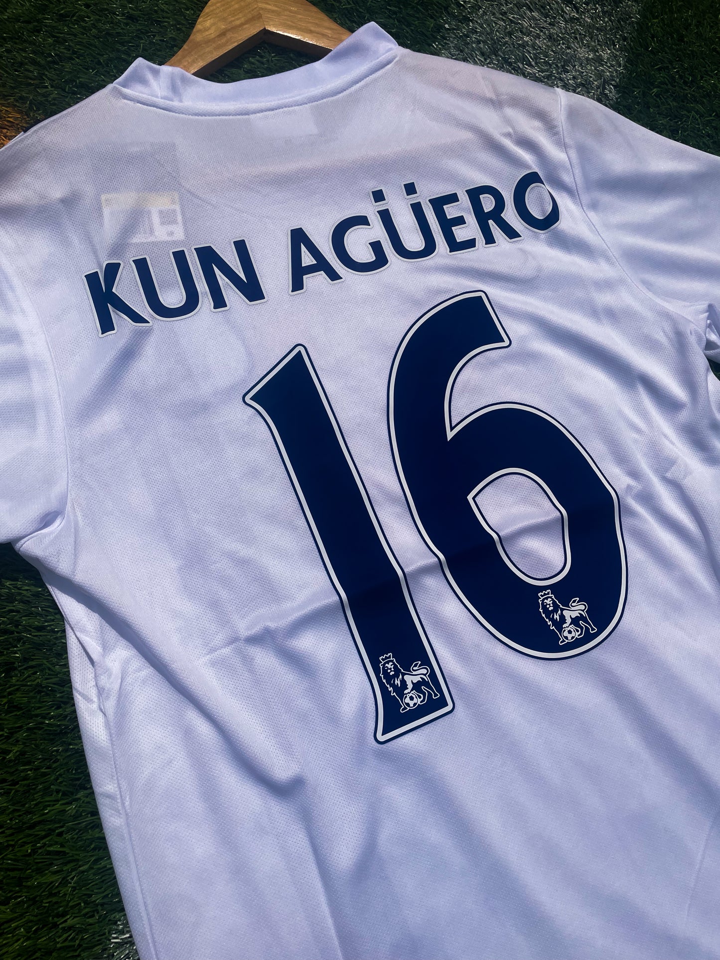 Manchester City 2013–2014 Third Jersey Aguero #16 – White Vintage Iconic Soccer Shirt - Five Of Cups Official