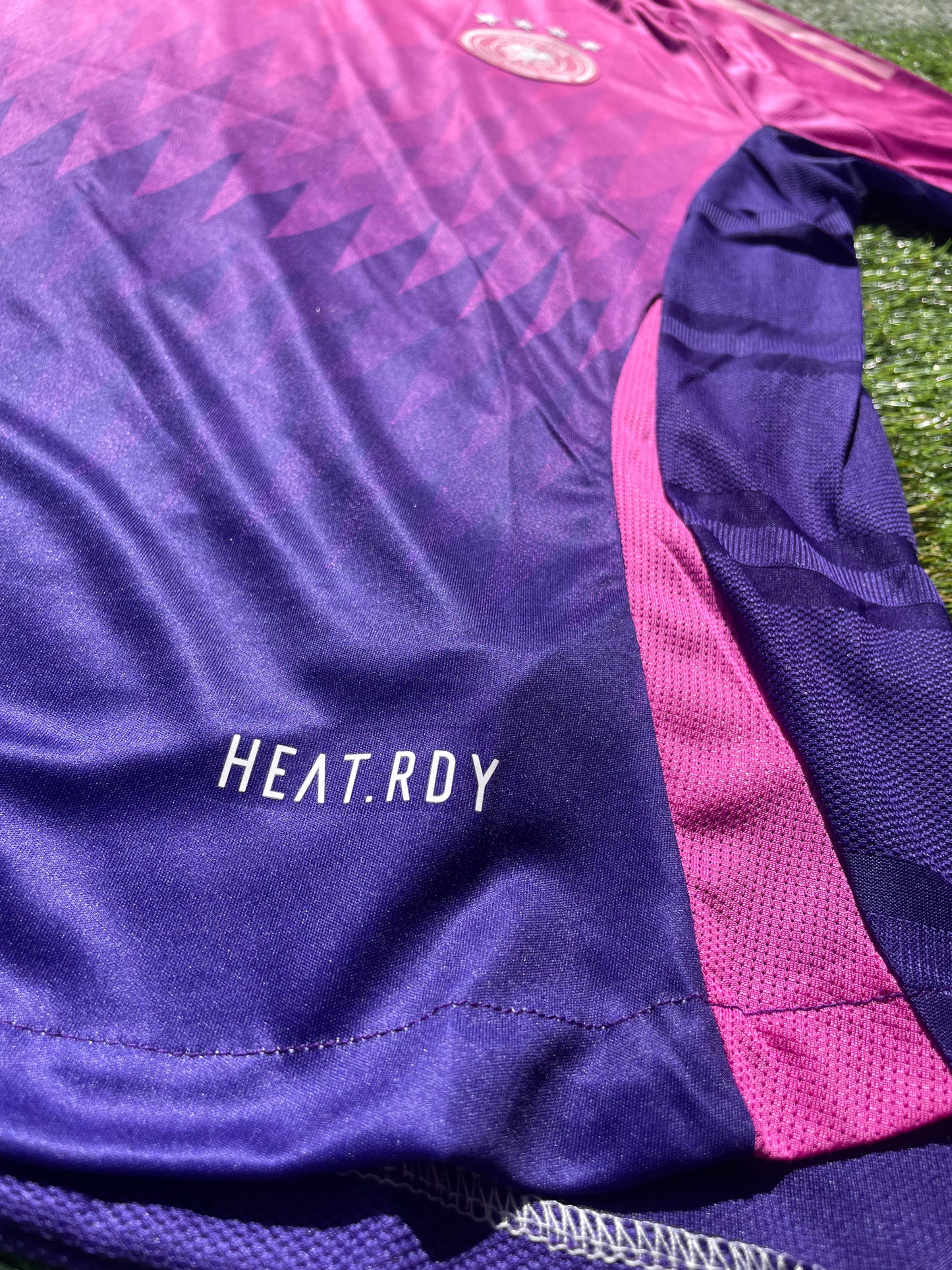 Detail of color fade and sleeve trim