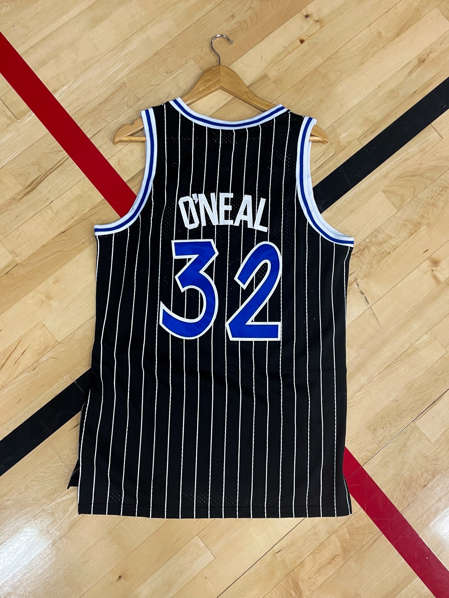 back view of the 1994/1995 Orlando Magic black jersey with Shaquille O’Neal detailing