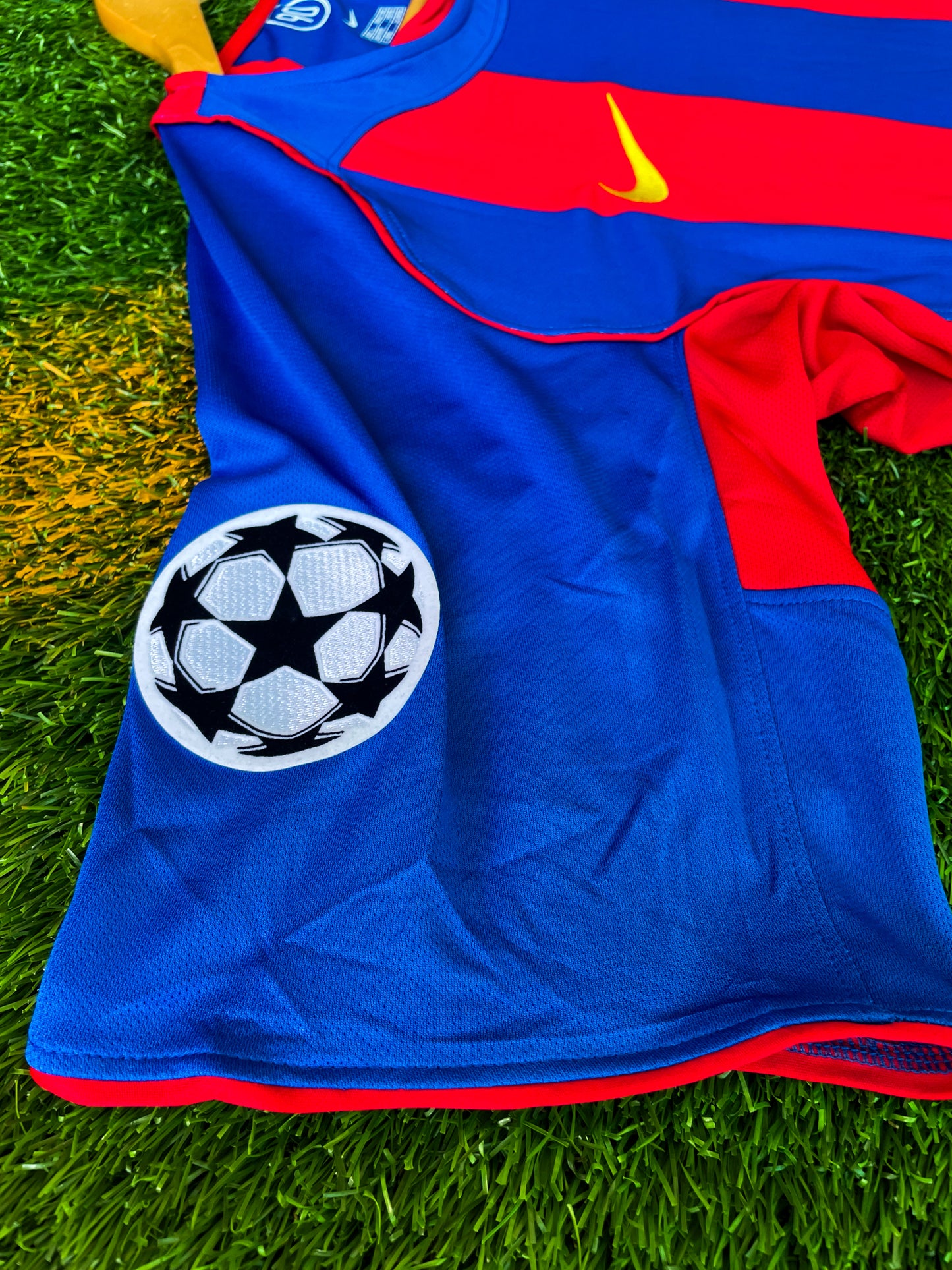 Close-up of embroidered crest and Nike logo on 2004-2005 kit