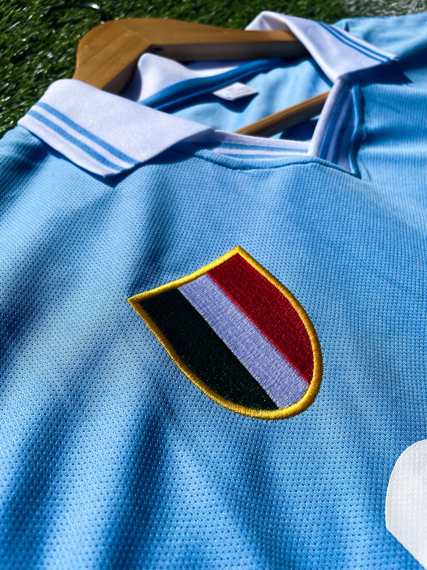 Close-up of Napoli crest and vintage collar detail