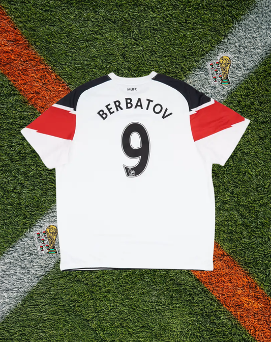 Manchester United 2010–12 Away Berbatov #9 – Nike White Retro Football Shirt AON Vintage