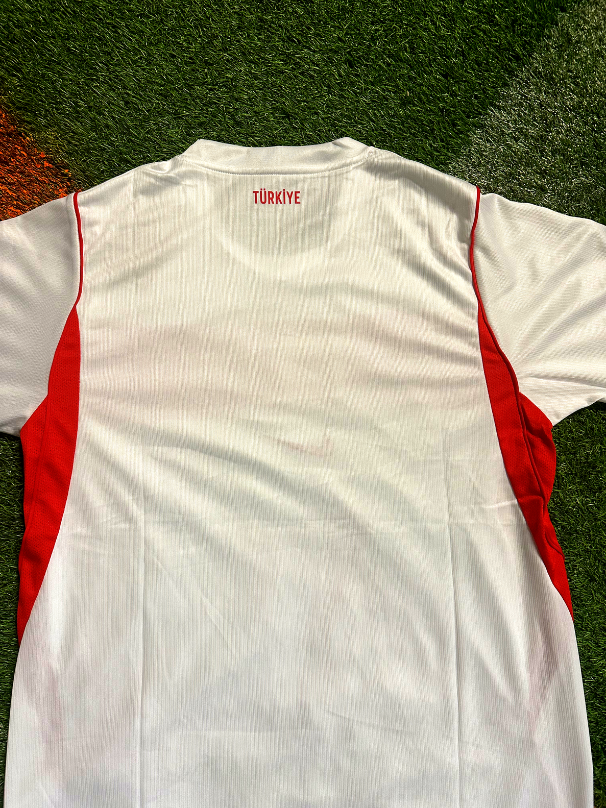 Turkey 2026 Away Jersey – "White Crescent" World Cup Edition