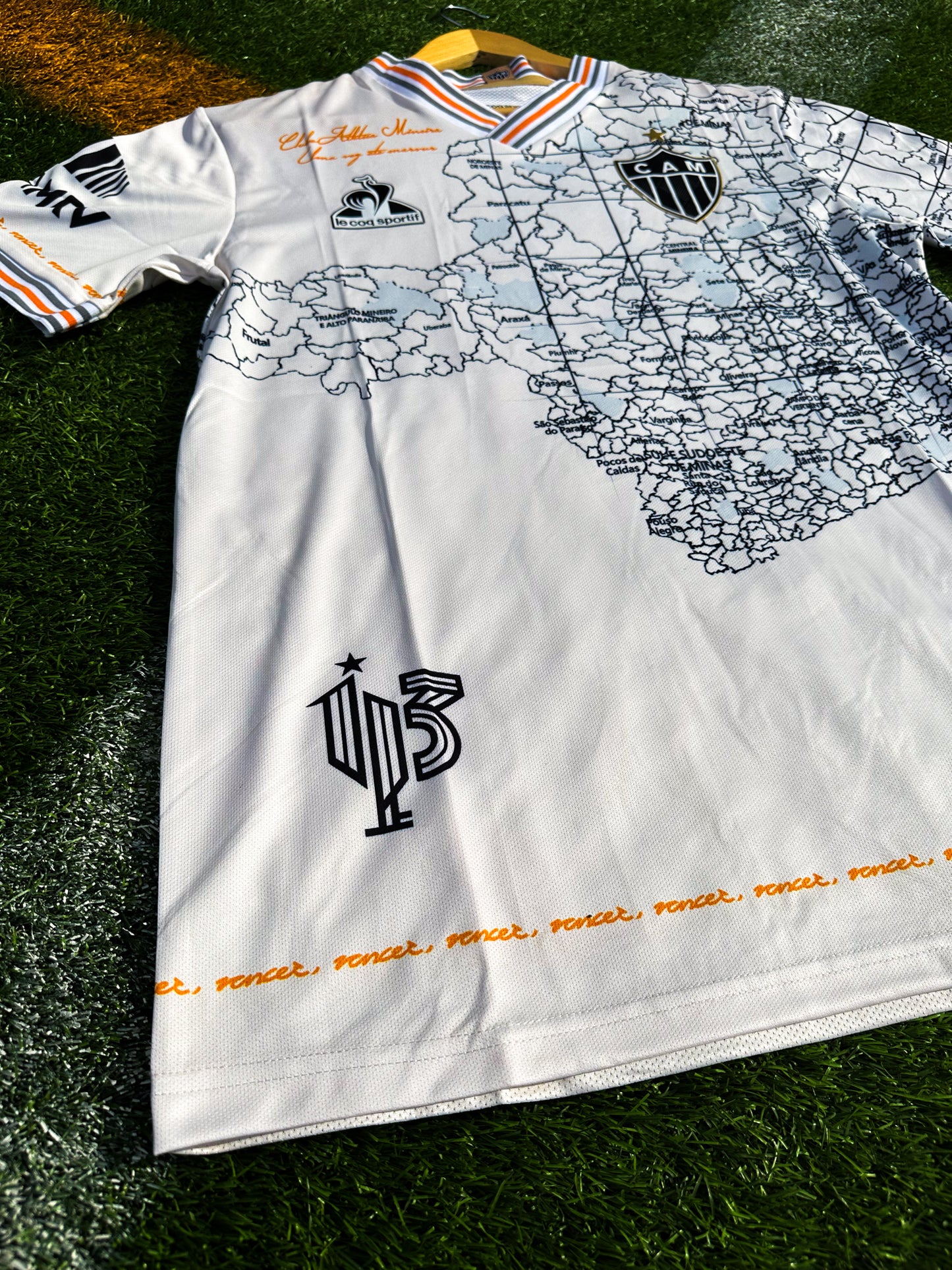 Flat lay of the 113 Years CA Mineiro jersey with map and heritage-themed props