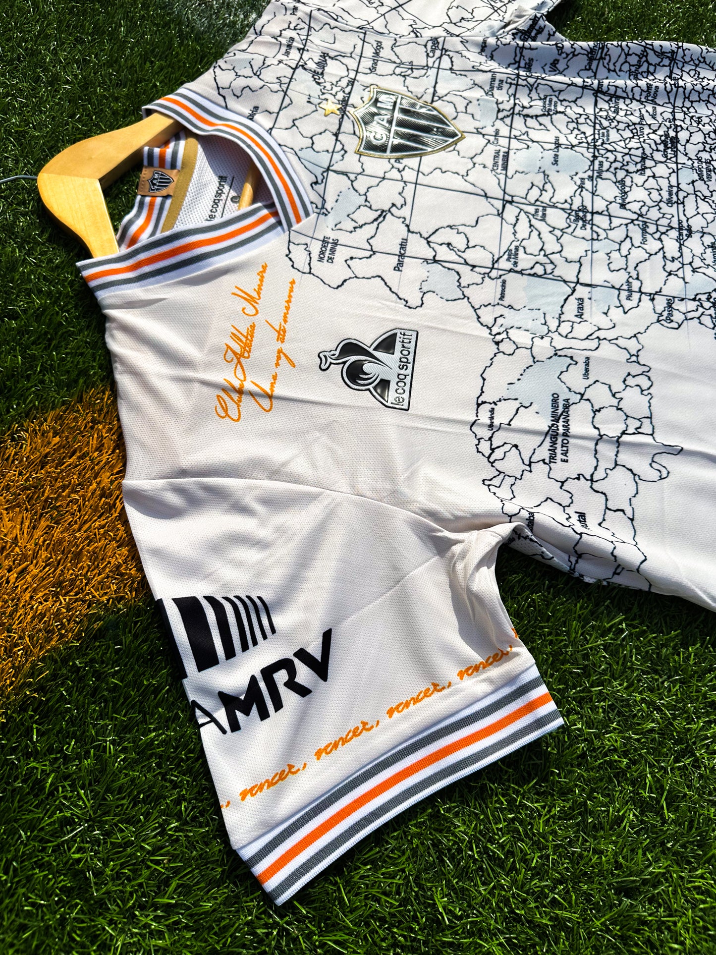 Flat lay of the 113 Years CA Mineiro jersey with map and heritage-themed props