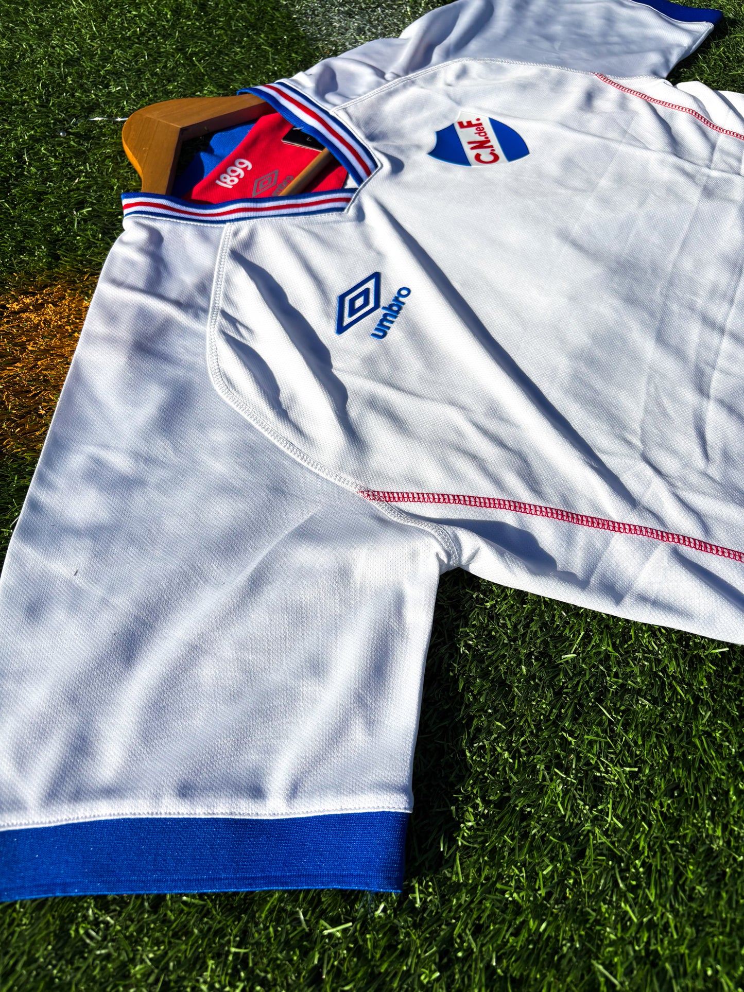 Nacional 2025 Training Jersey – Umbro White Edition with Retro Stitch Detailing