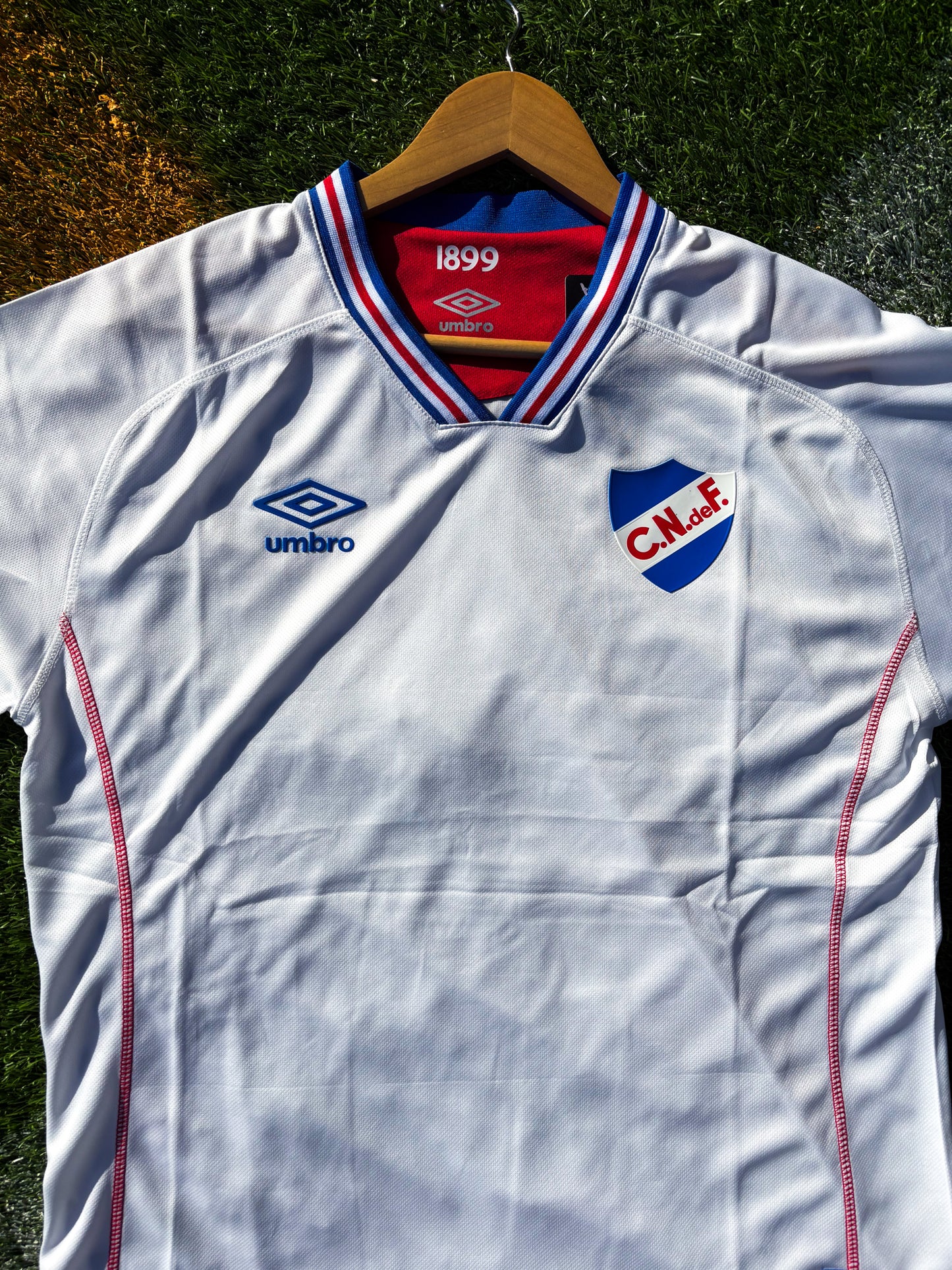 Nacional 2025 Training Jersey – Umbro White Edition with Retro Stitch Detailing
