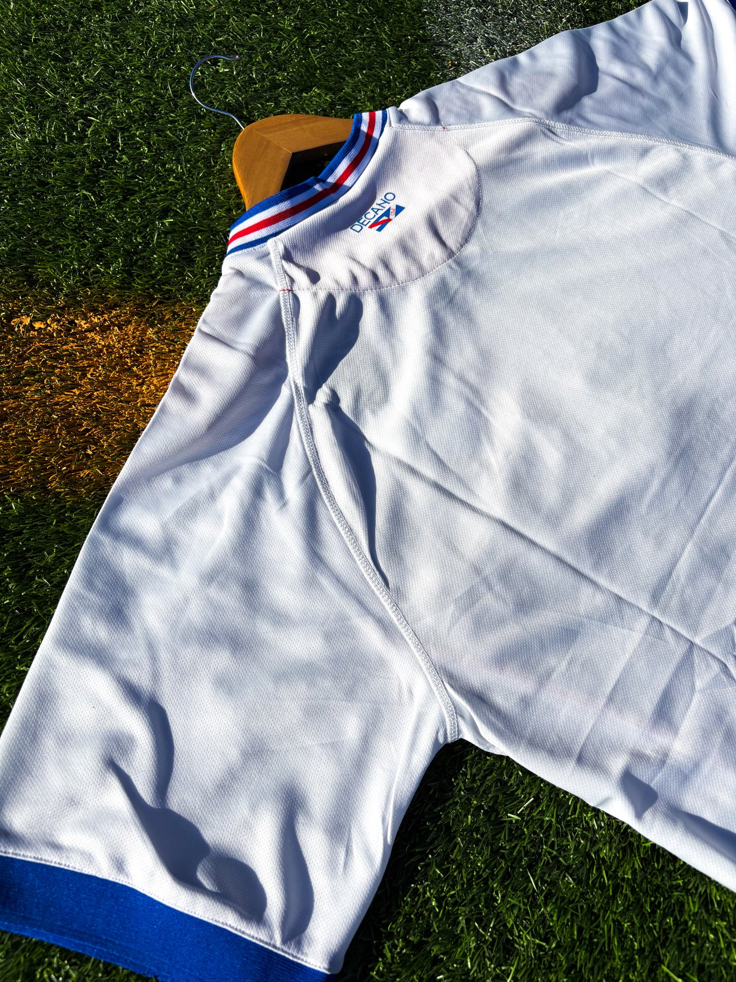Nacional 2025 Training Jersey – Umbro White Edition with Retro Stitch Detailing
