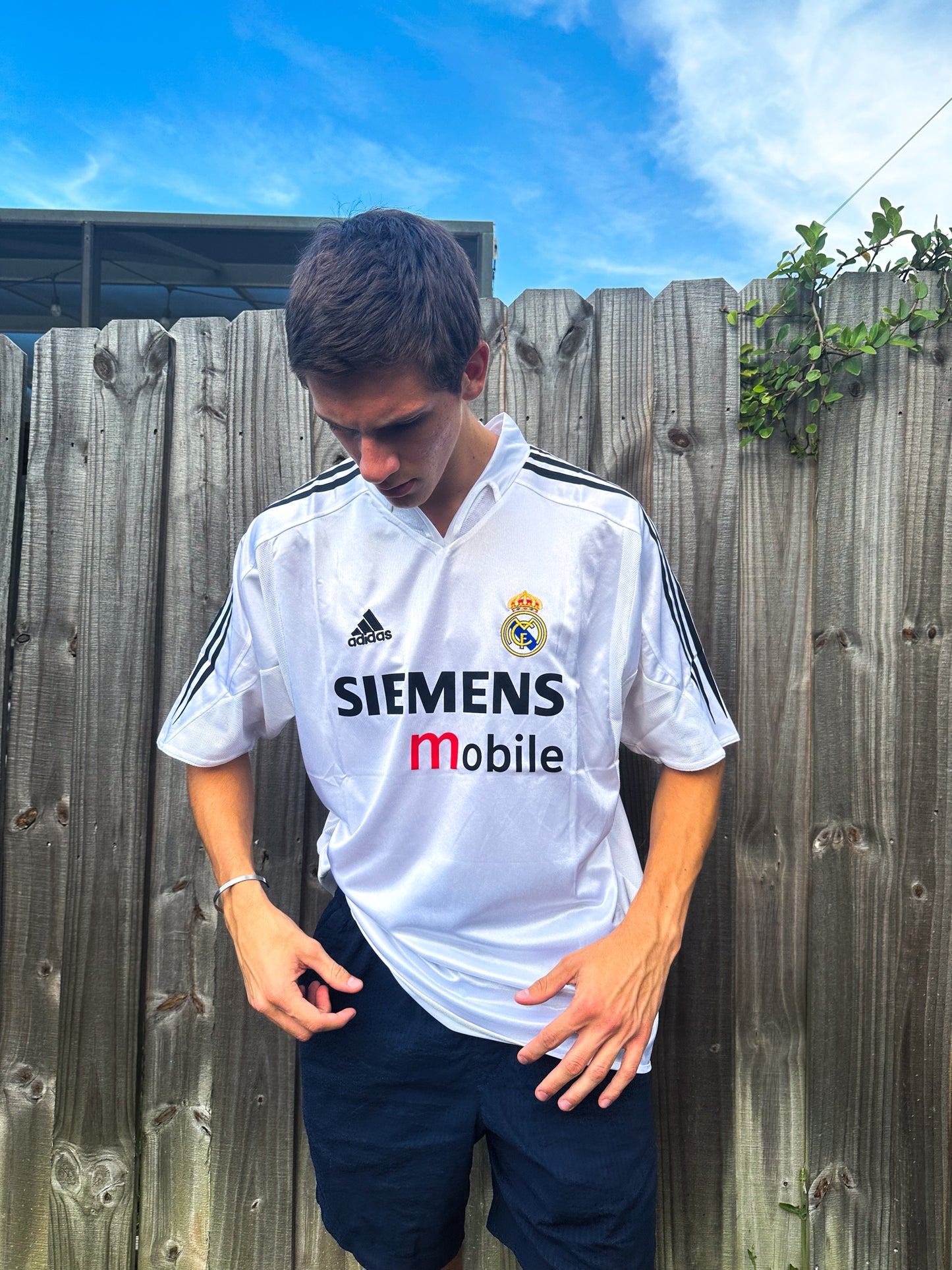 Real Madrid 2004–2005 Home Jersey – Michael Owen #11 – Classic Galáctico Era Kit - Five Of Cups Official