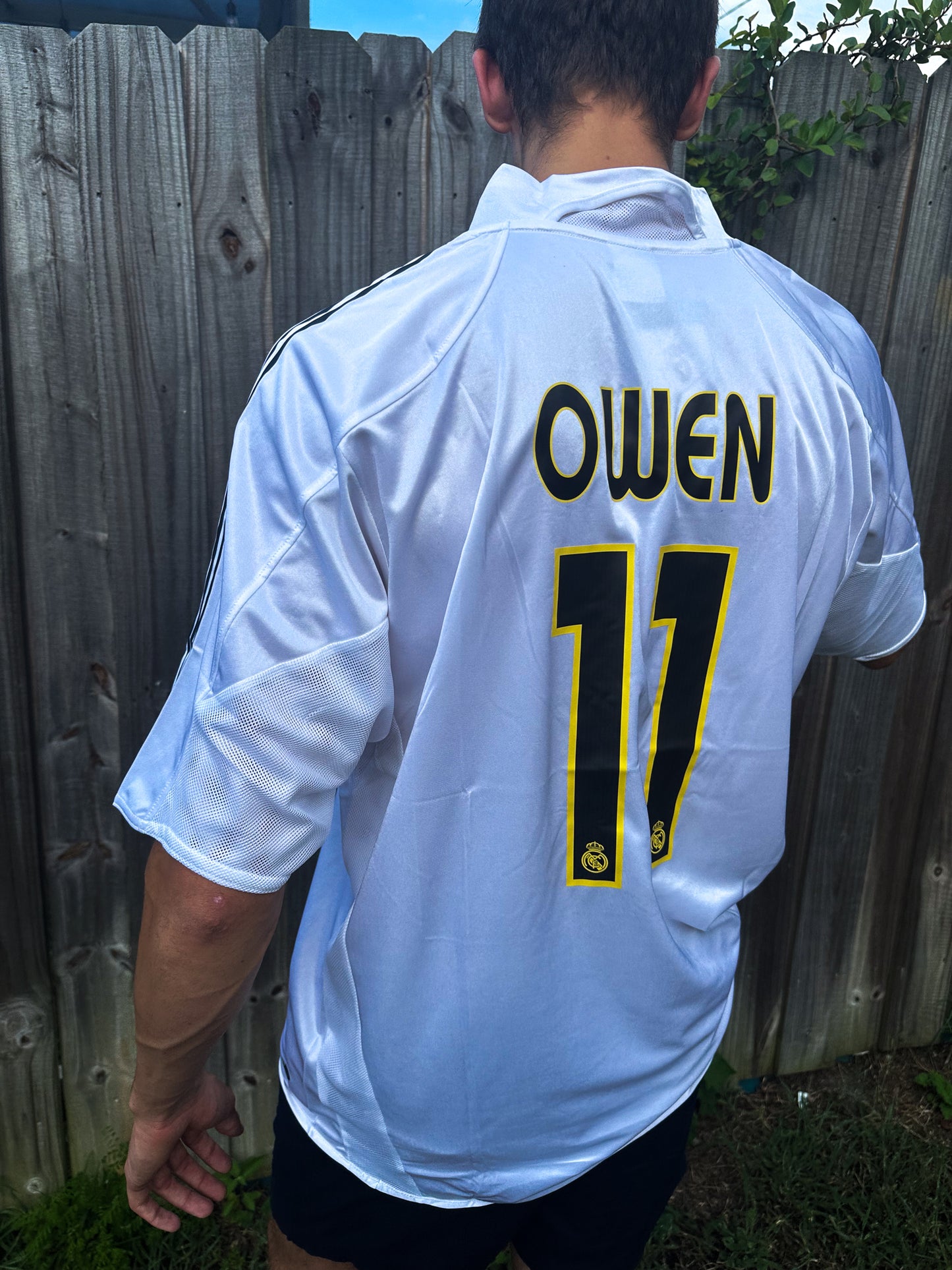 Real Madrid 2004–2005 Home Jersey – Michael Owen #11 – Classic Galáctico Era Kit - Five Of Cups Official