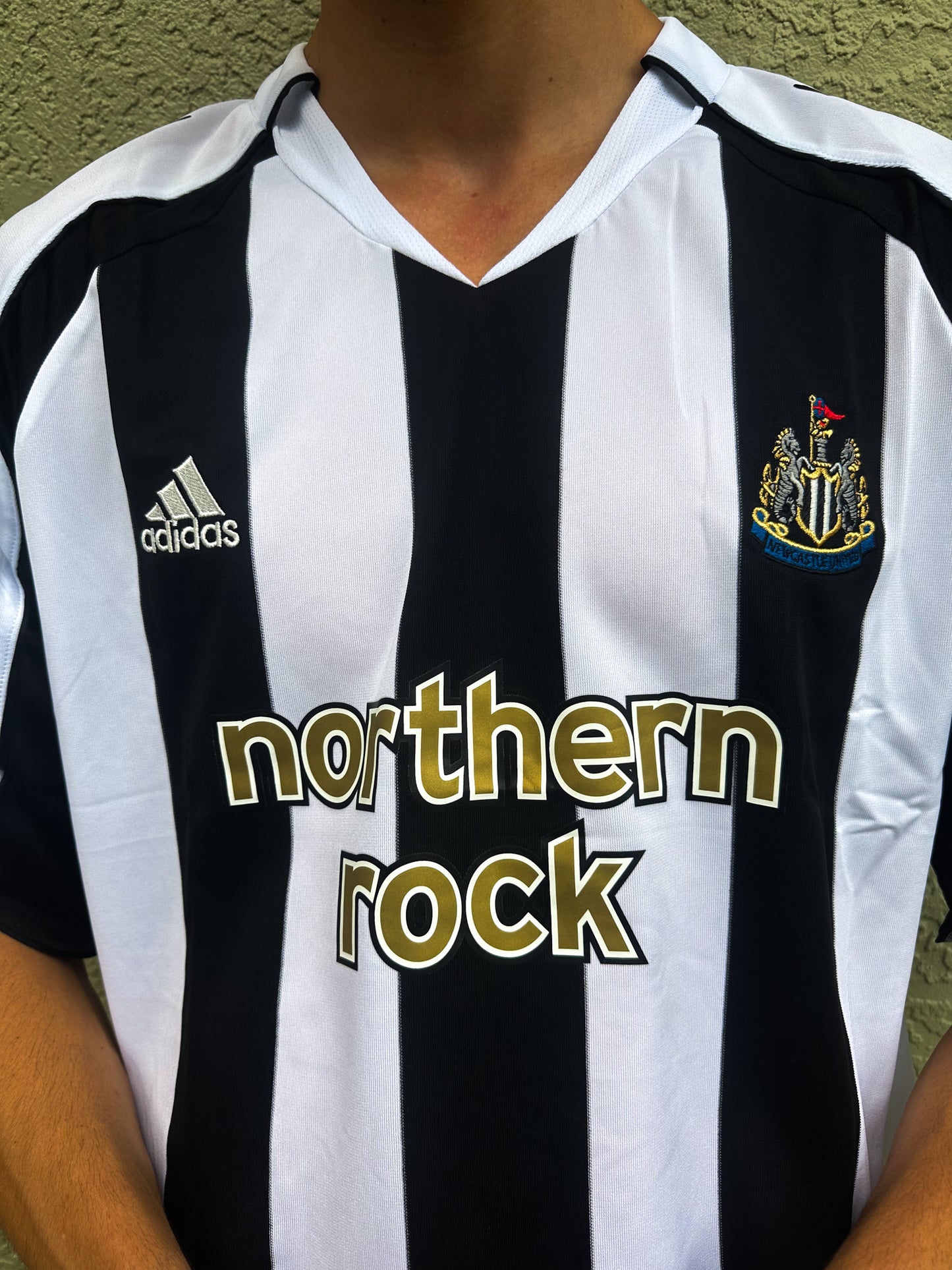 Newcastle United 2004–2005 Home Jersey – Michael Owen #10 – Classic Striped Premier League Kit