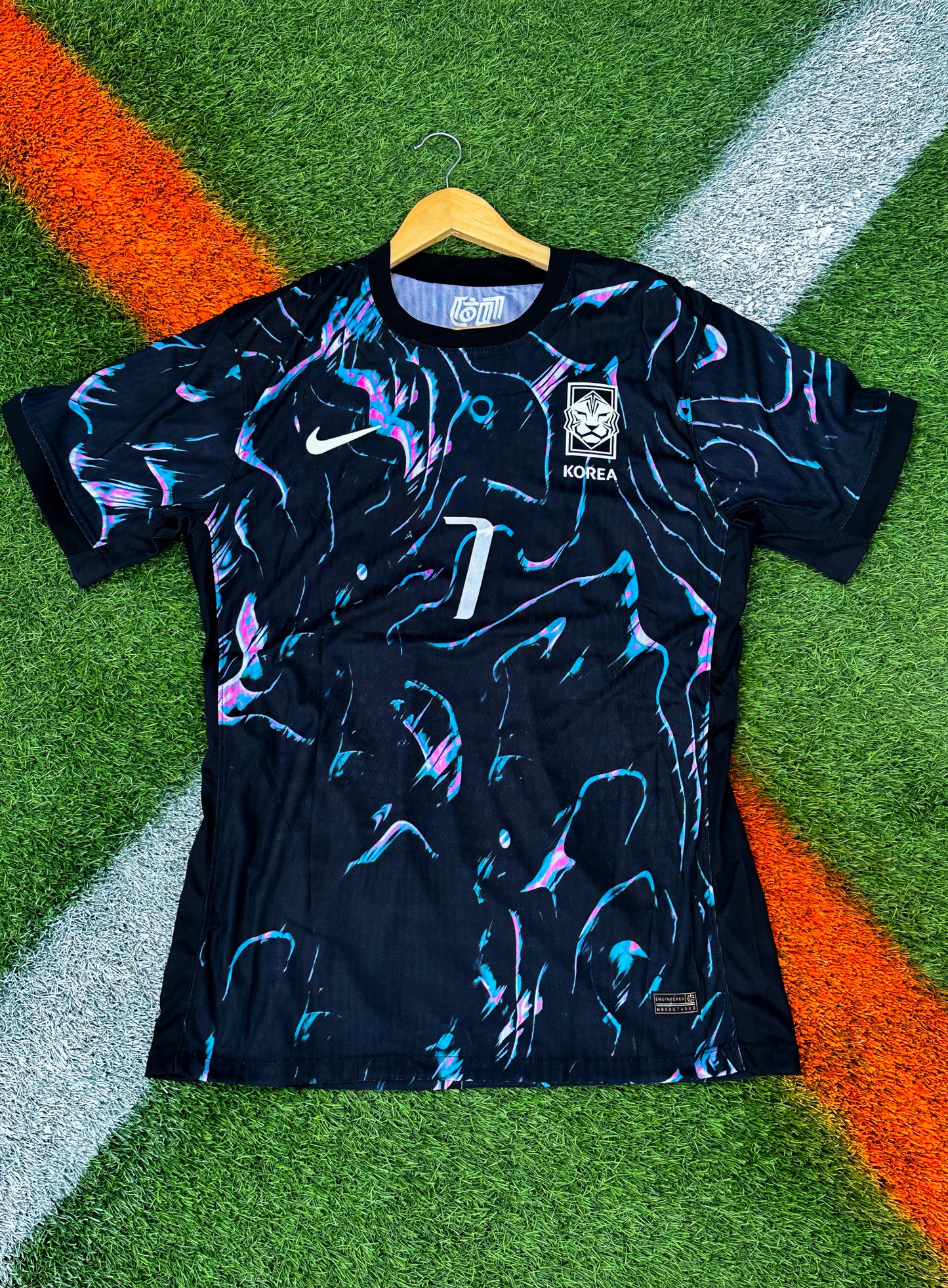 South Korea 2024–2025 Away Jersey – Son Heung‑Min #7 – Bold White & Blue Tiger Kit