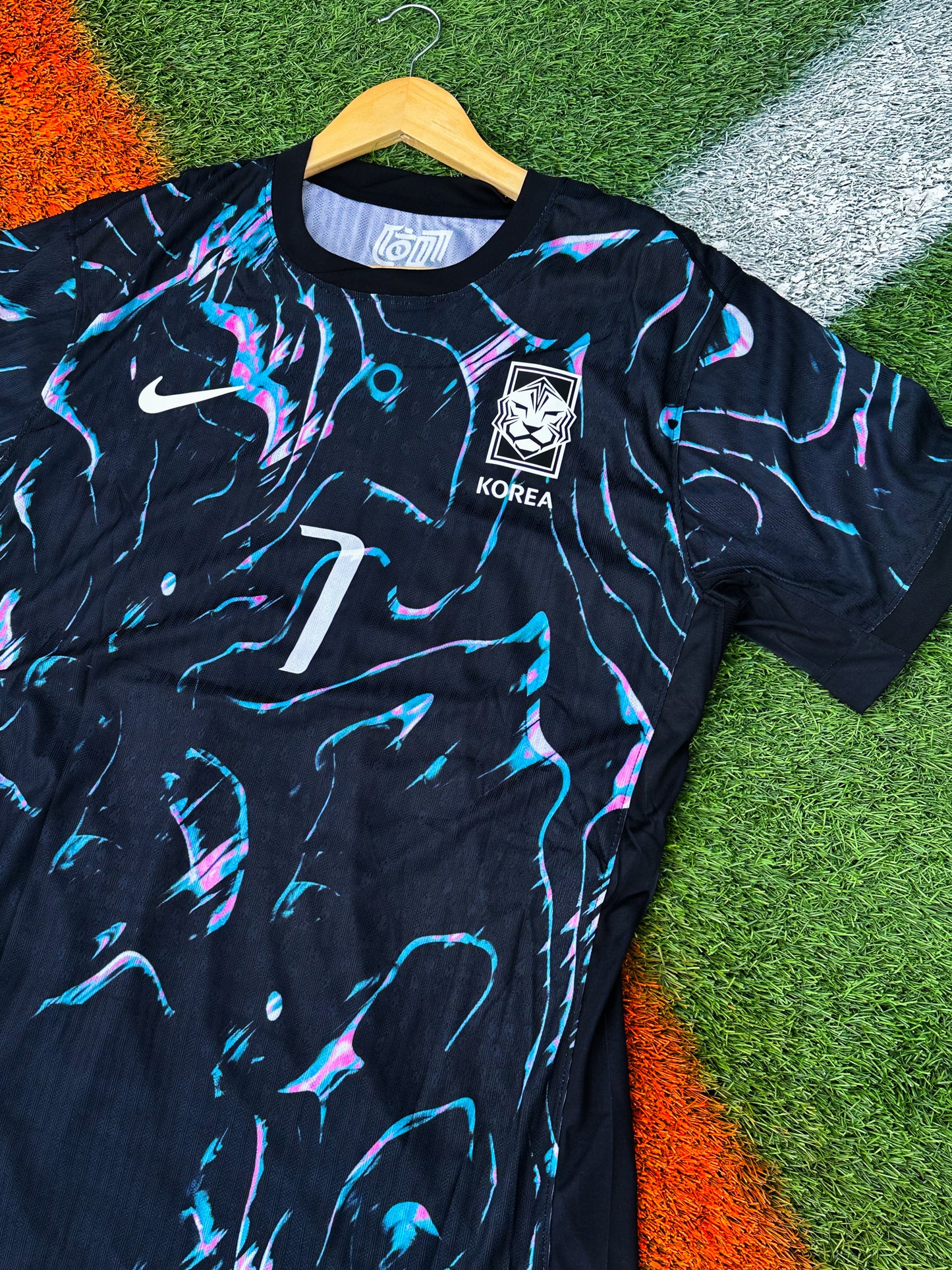 South Korea 2024–2025 Away Jersey – Son Heung‑Min #7 – Bold White & Blue Tiger Kit