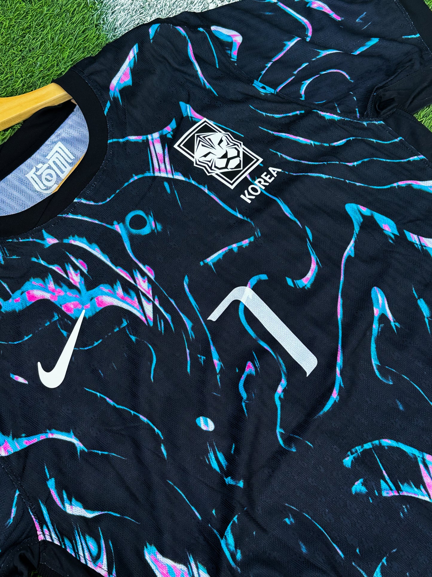 South Korea 2024–2025 Away Jersey – Son Heung‑Min #7 – Bold White & Blue Tiger Kit