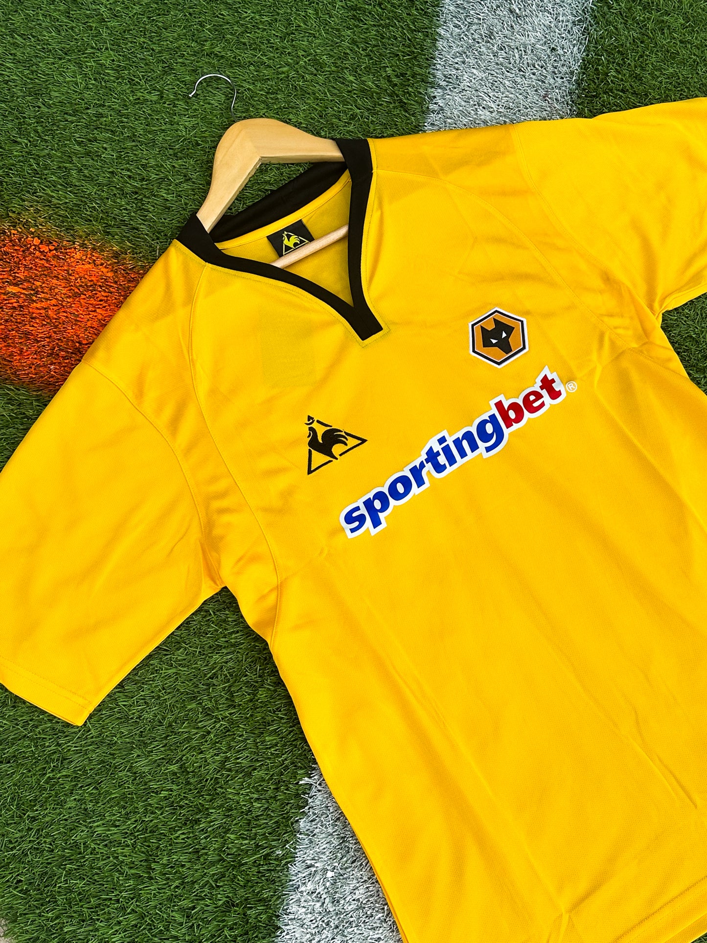 Wolverhampton Wanderers 2009–2010 Home Jersey – Le Coq Sportif Kit with Sportingbet - Five Of Cups Official