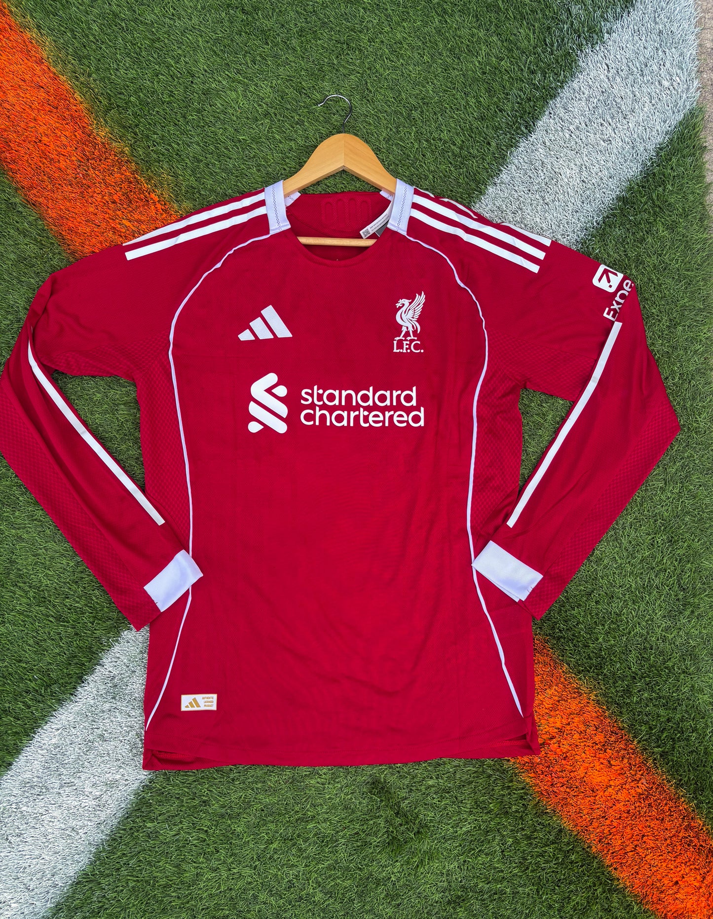Liverpool 2025–2026 Home Jersey – Mohamed Salah #11 – Classic Red with White Trim Anfield Edition