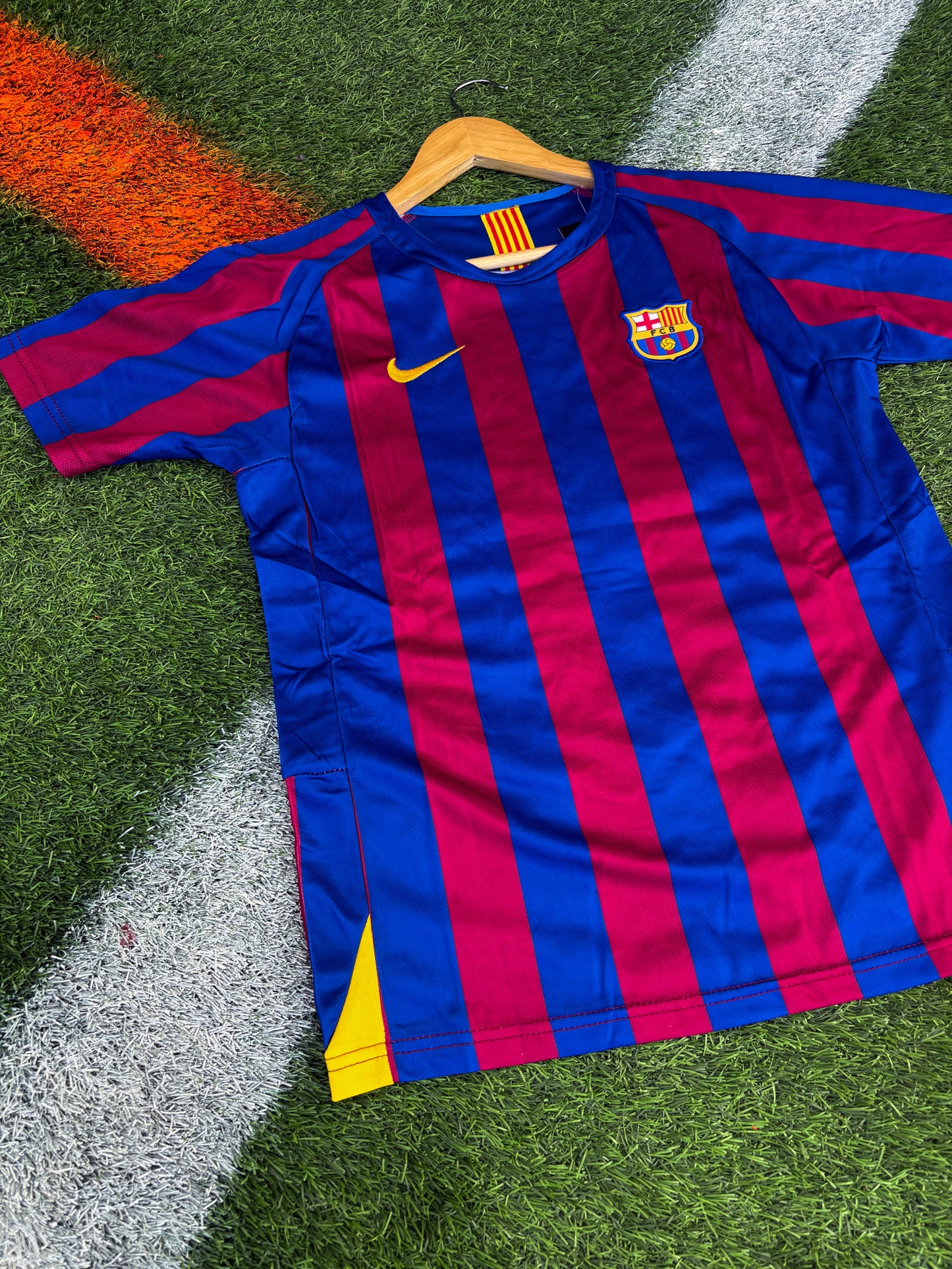 Barcelona 2005–06 Home Jersey Ronaldinho #10 – Vintage Nike Champions League Winning Kids Football Kit