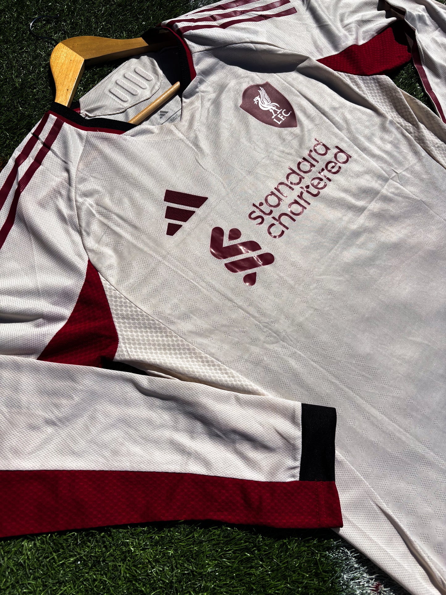 Liverpool 2025–26 Away Jersey – Cream Off‑White with Red & Black Trim