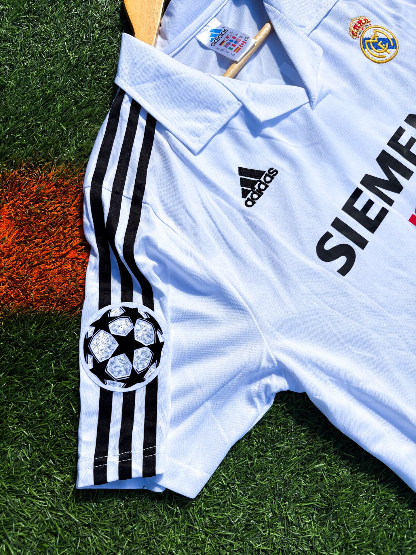 Real Madrid 2004–2005 Home Jersey – Michael Owen #11 – Classic Galáctico Era Kit