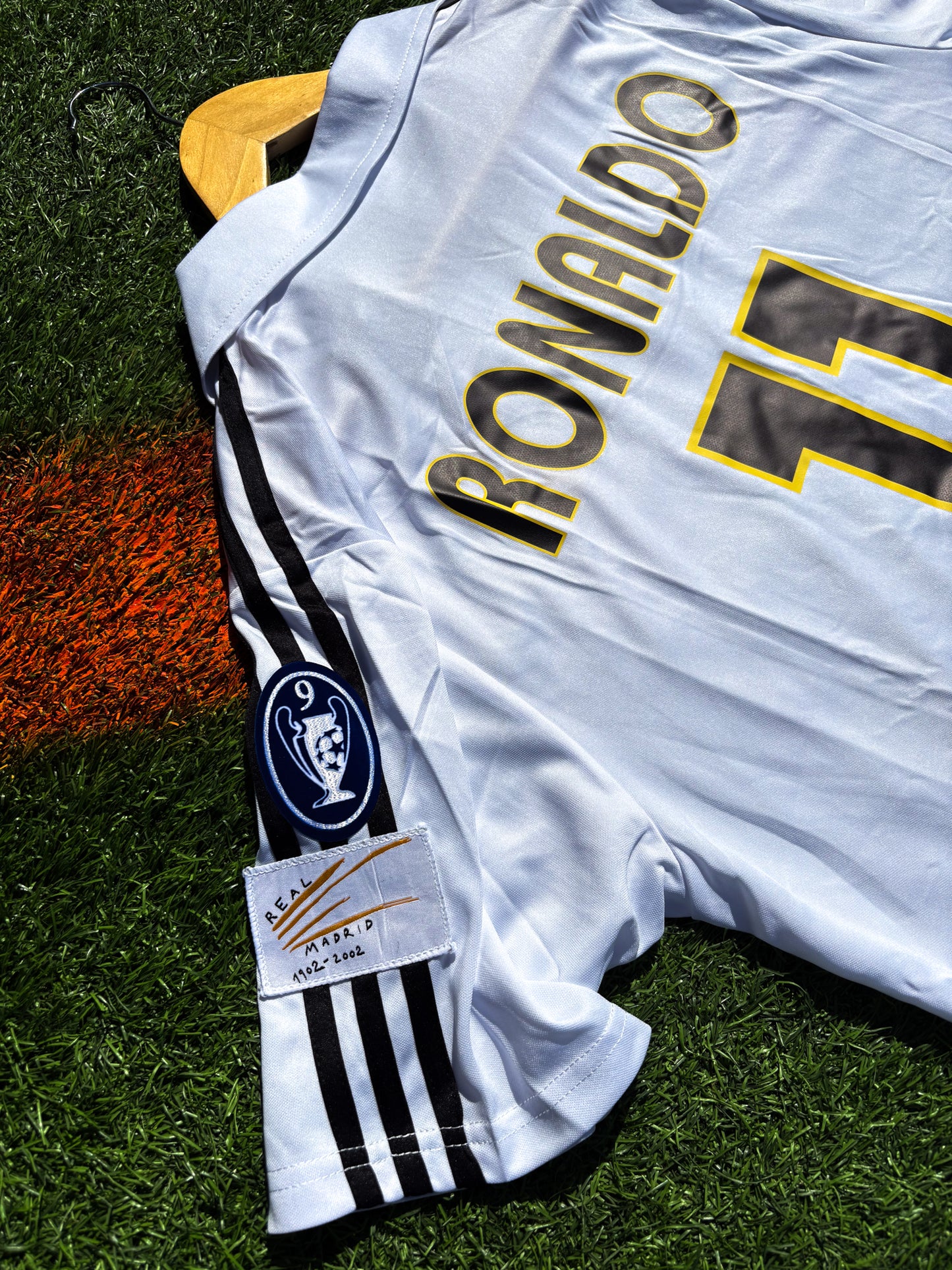 Real Madrid 2004–2005 Home Jersey – Michael Owen #11 – Classic Galáctico Era Kit