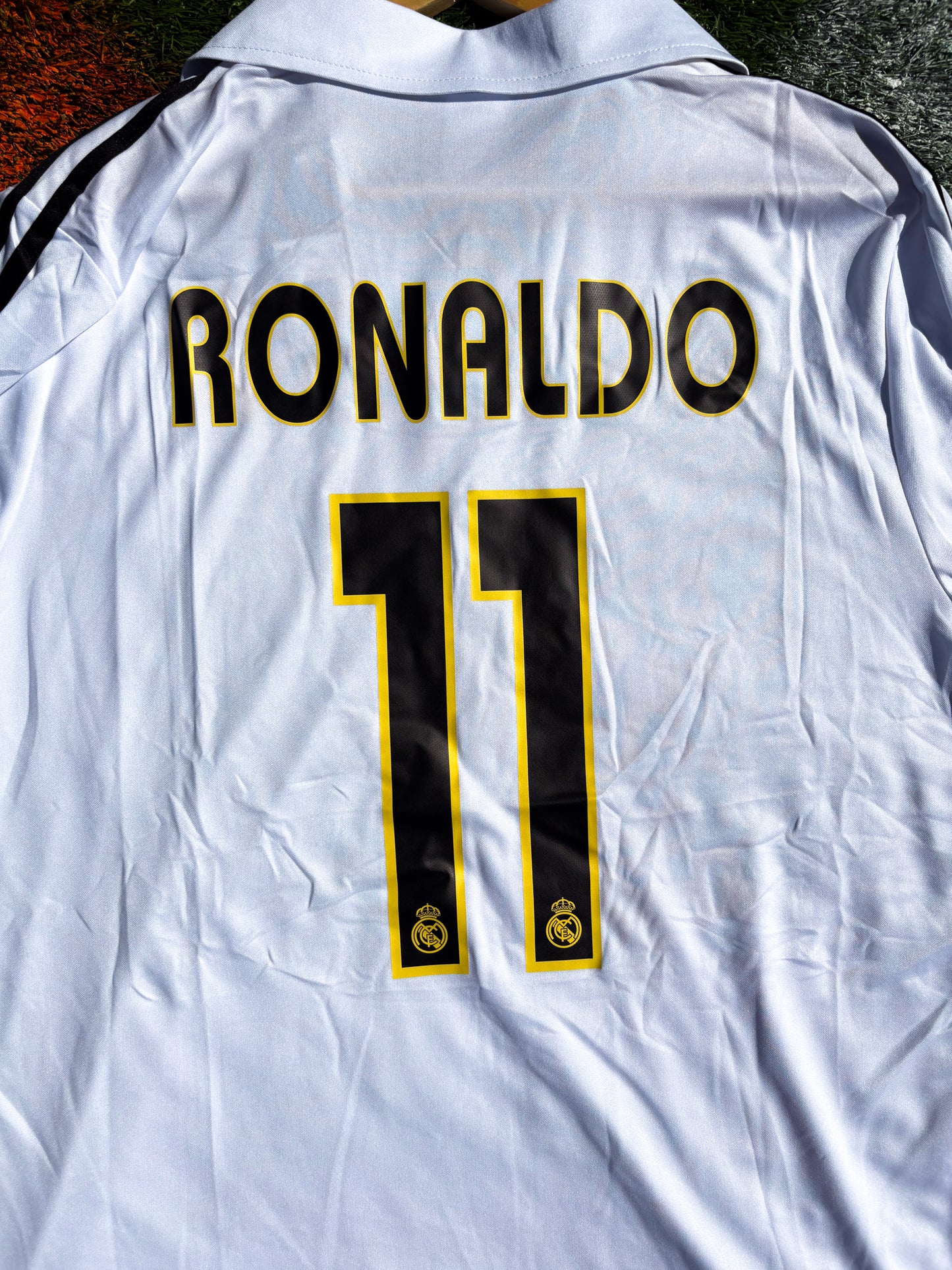 Real Madrid 2004–2005 Home Jersey – Michael Owen #11 – Classic Galáctico Era Kit