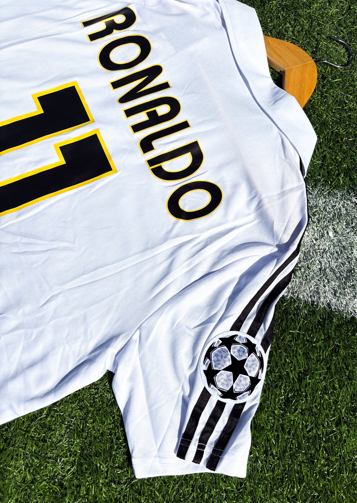Real Madrid 2004–2005 Home Jersey – Michael Owen #11 – Classic Galáctico Era Kit