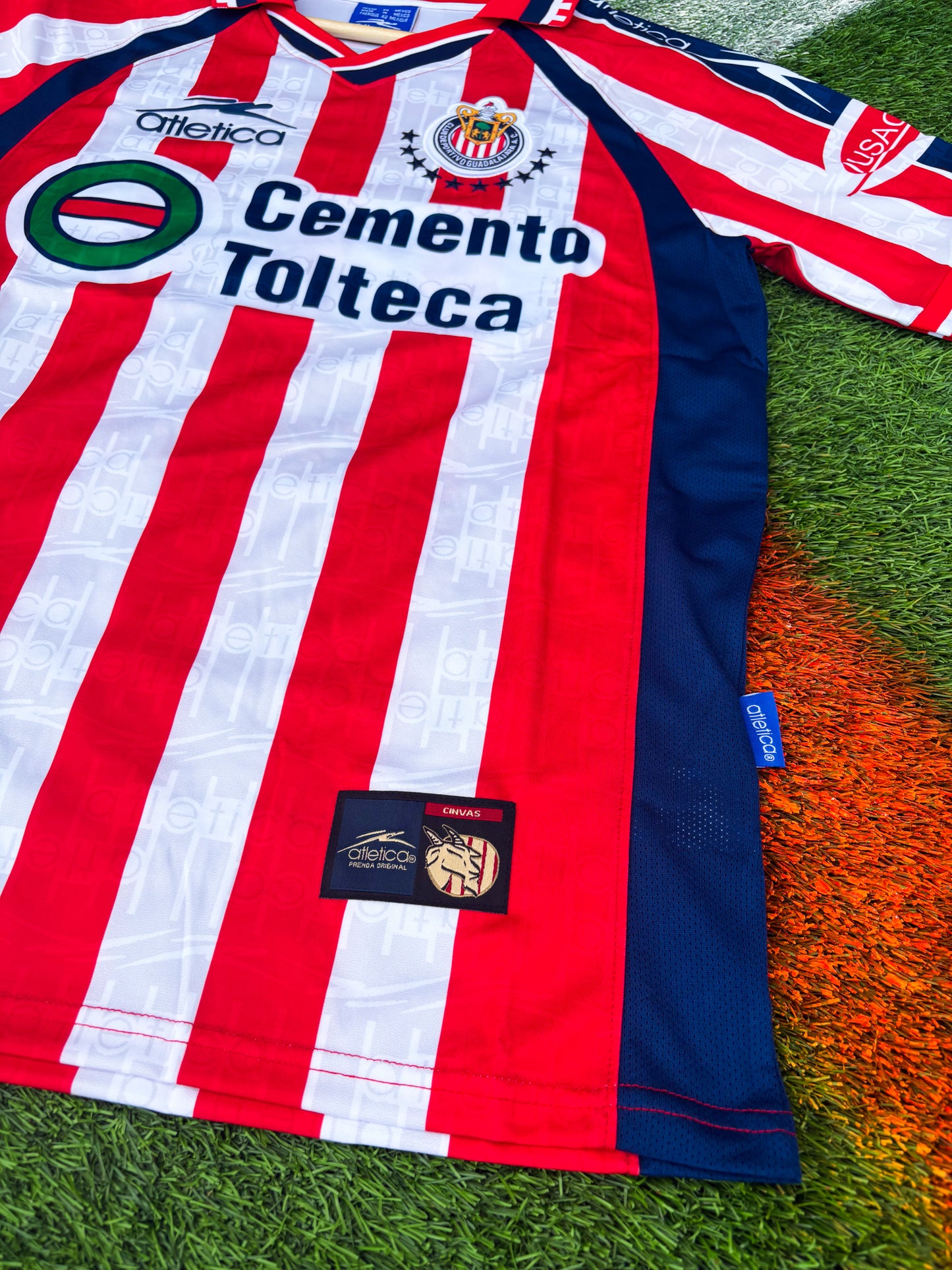 Chivas de Guadalajara 2000 Home Jersey – Classic Red & White Stripes – Nostalgic Vintage Jersey