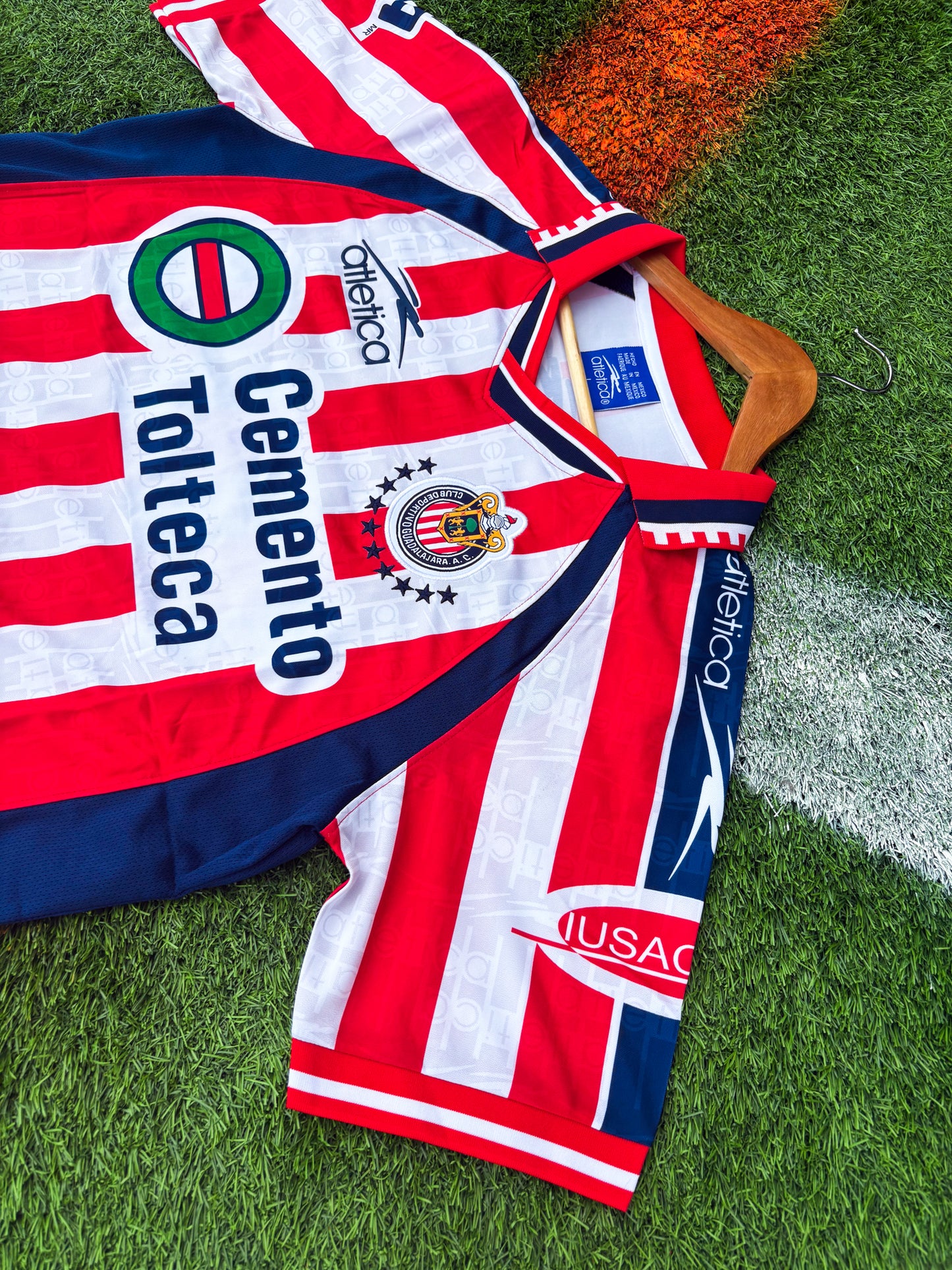 Chivas de Guadalajara 2000 Home Jersey – Classic Red & White Stripes – Nostalgic Vintage Jersey