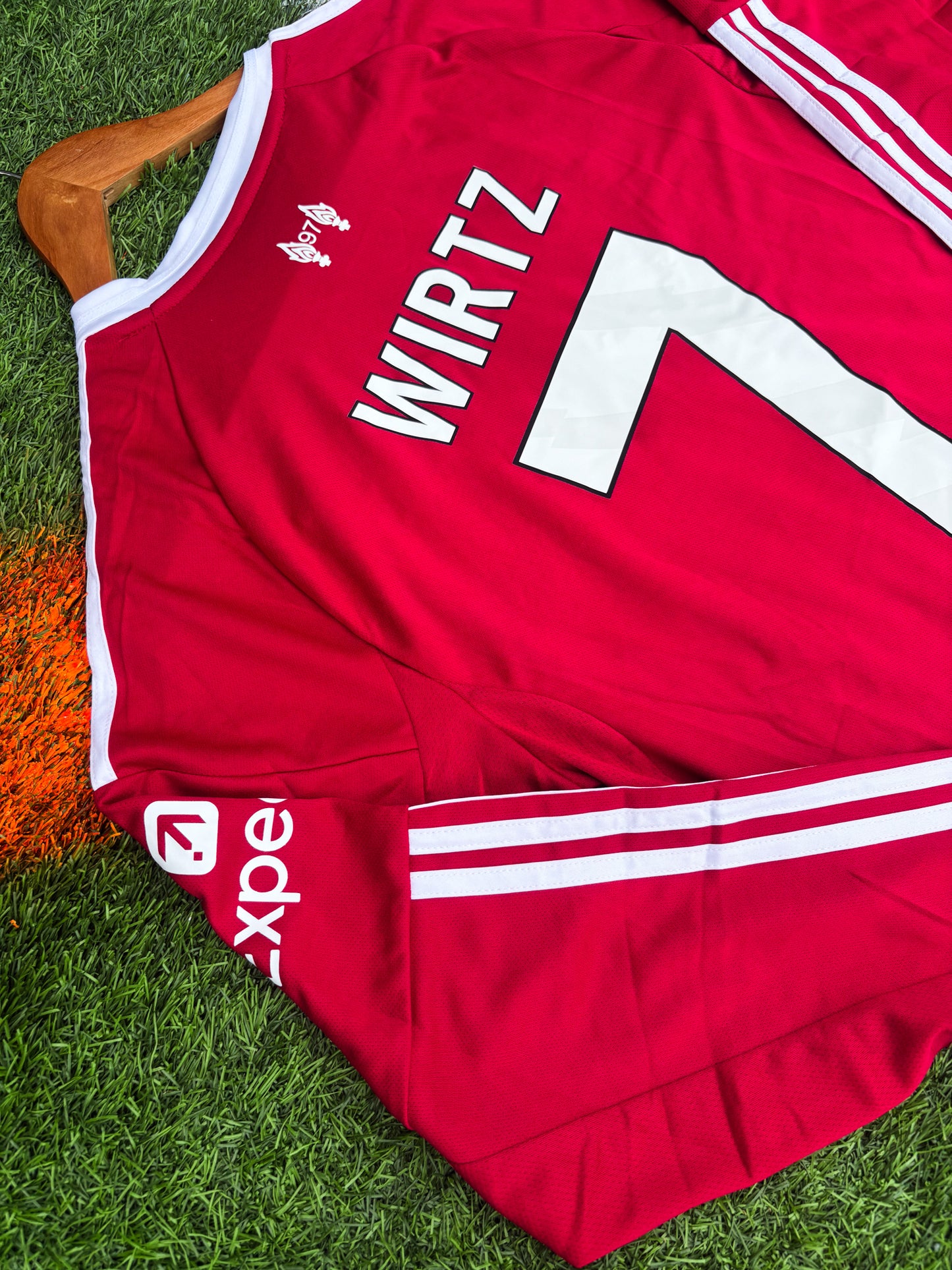 Liverpool 2025–2026 Home Jersey – Mohamed Salah #11 – Classic Red with White Trim Anfield Edition