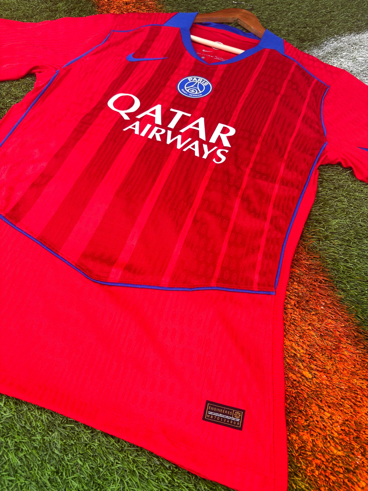 PSG 2025–26 Third Jersey – Vitinha #17 – Total 90 Red Revival Kit