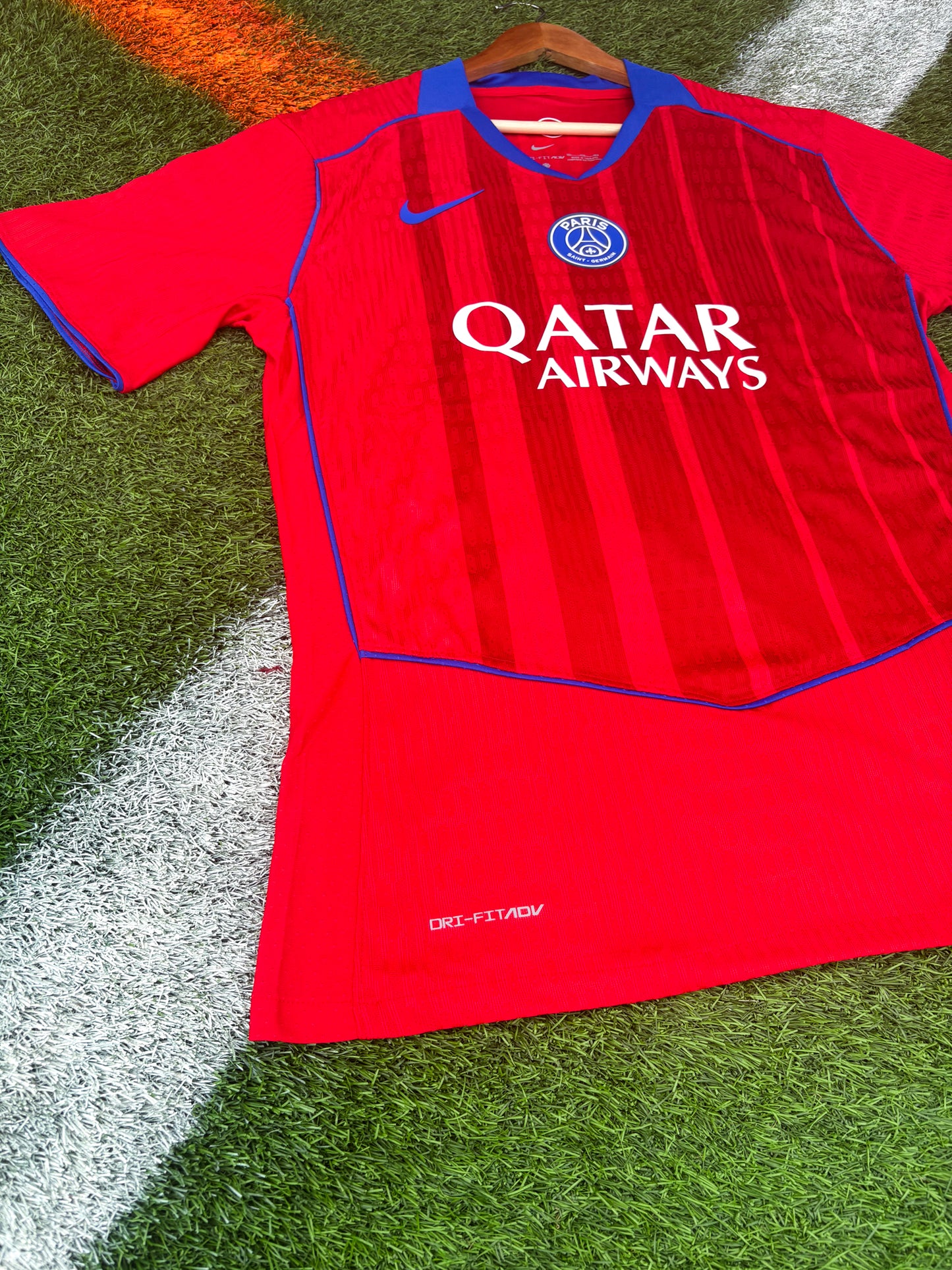 PSG 2025–26 Third Jersey – Vitinha #17 – Total 90 Red Revival Kit