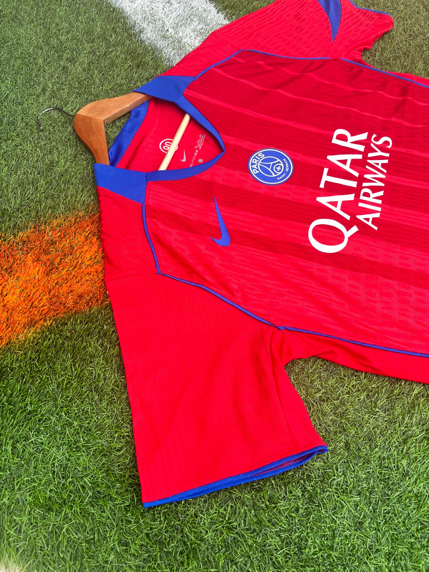 PSG 2025–26 Third Jersey – Vitinha #17 – Total 90 Red Revival Kit