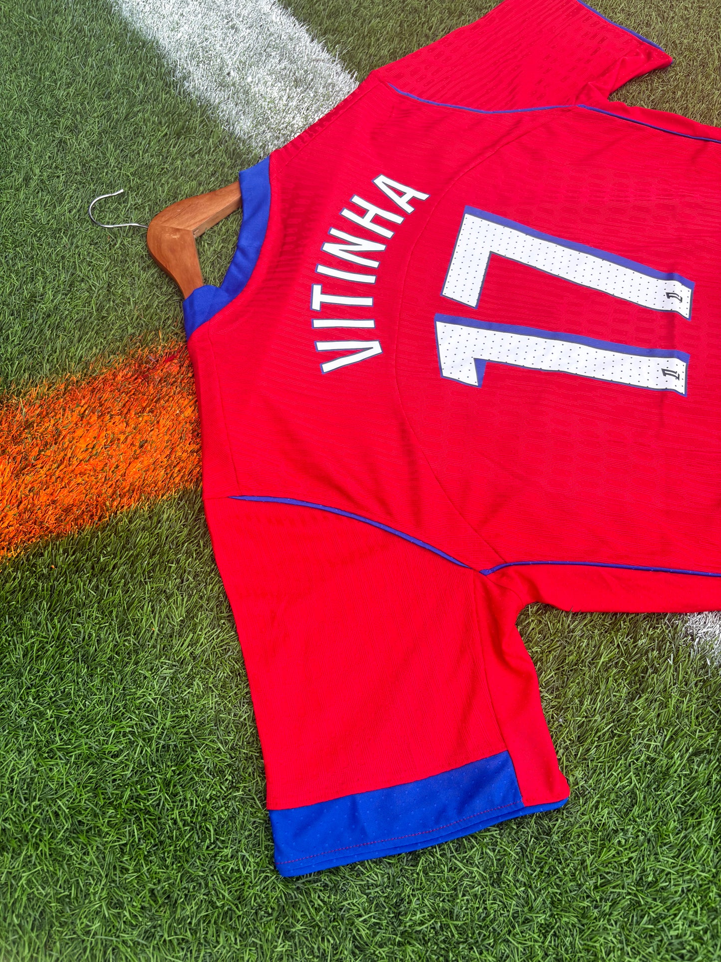 PSG 2025–26 Third Jersey – Vitinha #17 – Total 90 Red Revival Kit