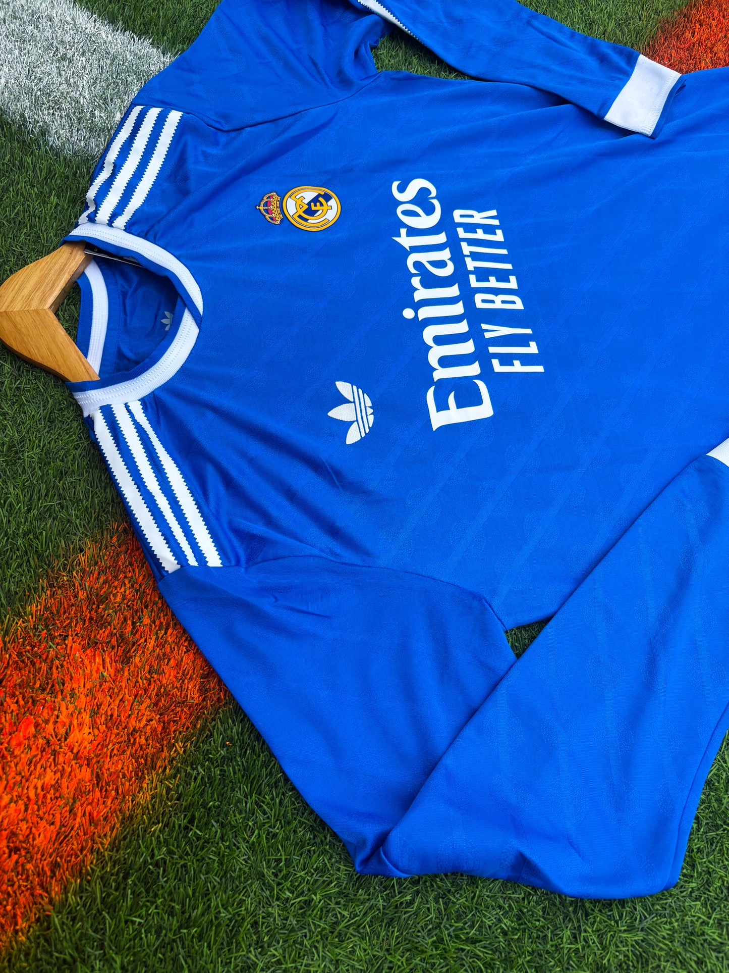 Real Madrid 2025–26 Third Jersey – Bellingham #5 – Bernabéu Blue Retro Edition