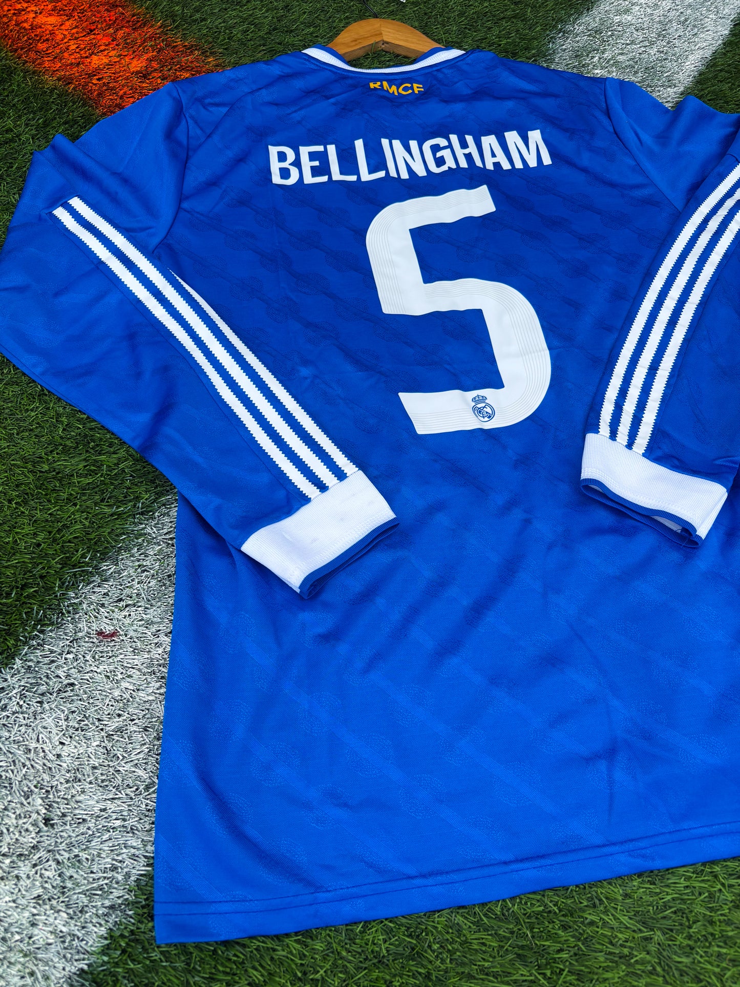 Real Madrid 2025–26 Third Jersey – Bellingham #5 – Bernabéu Blue Retro Edition