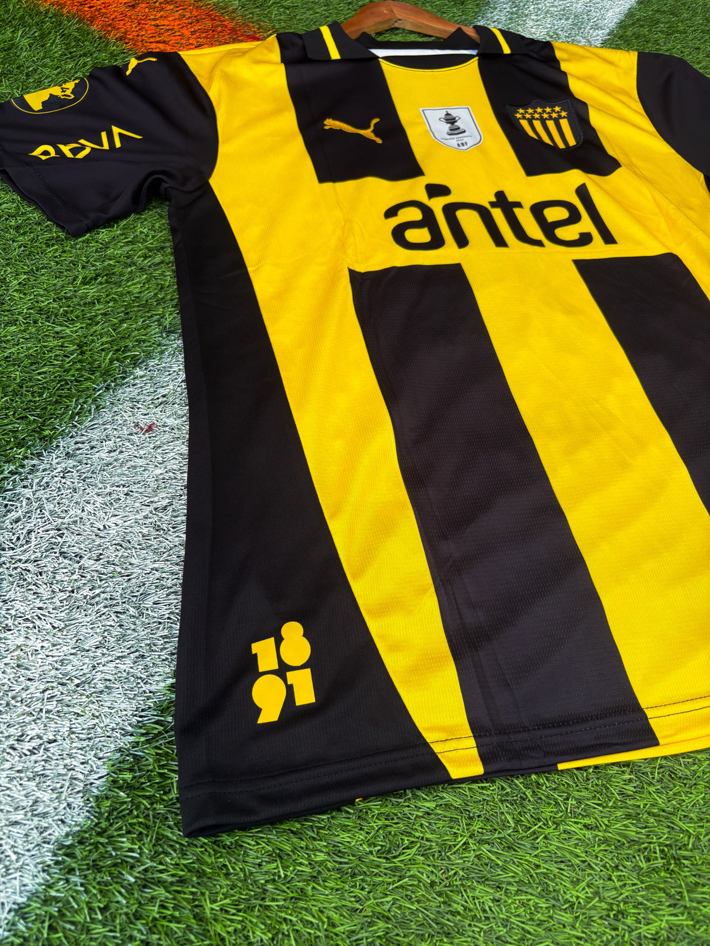Peñarol 2025 Home Jersey – Arezo #19 – Classic Stripes by Puma
