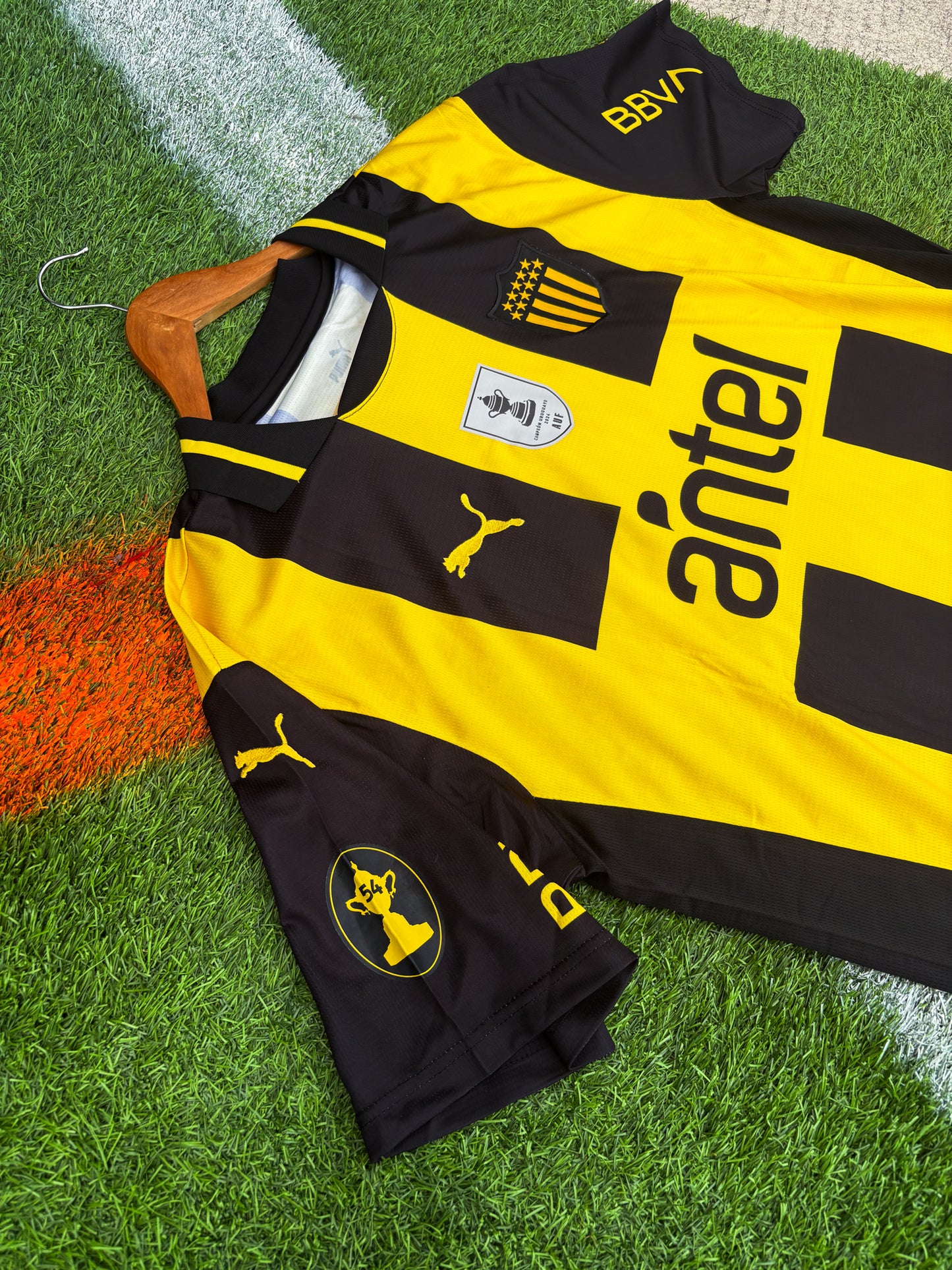 Peñarol 2025 Home Jersey – Arezo #19 – Classic Stripes by Puma