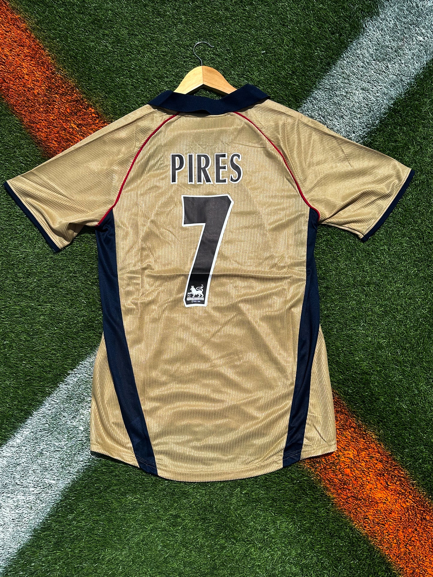 Arsenal 2001–2002 Away Jersey Henry #14 or Bergkamp #10 – Iconic SEGA Era Vintage Football Shirt
