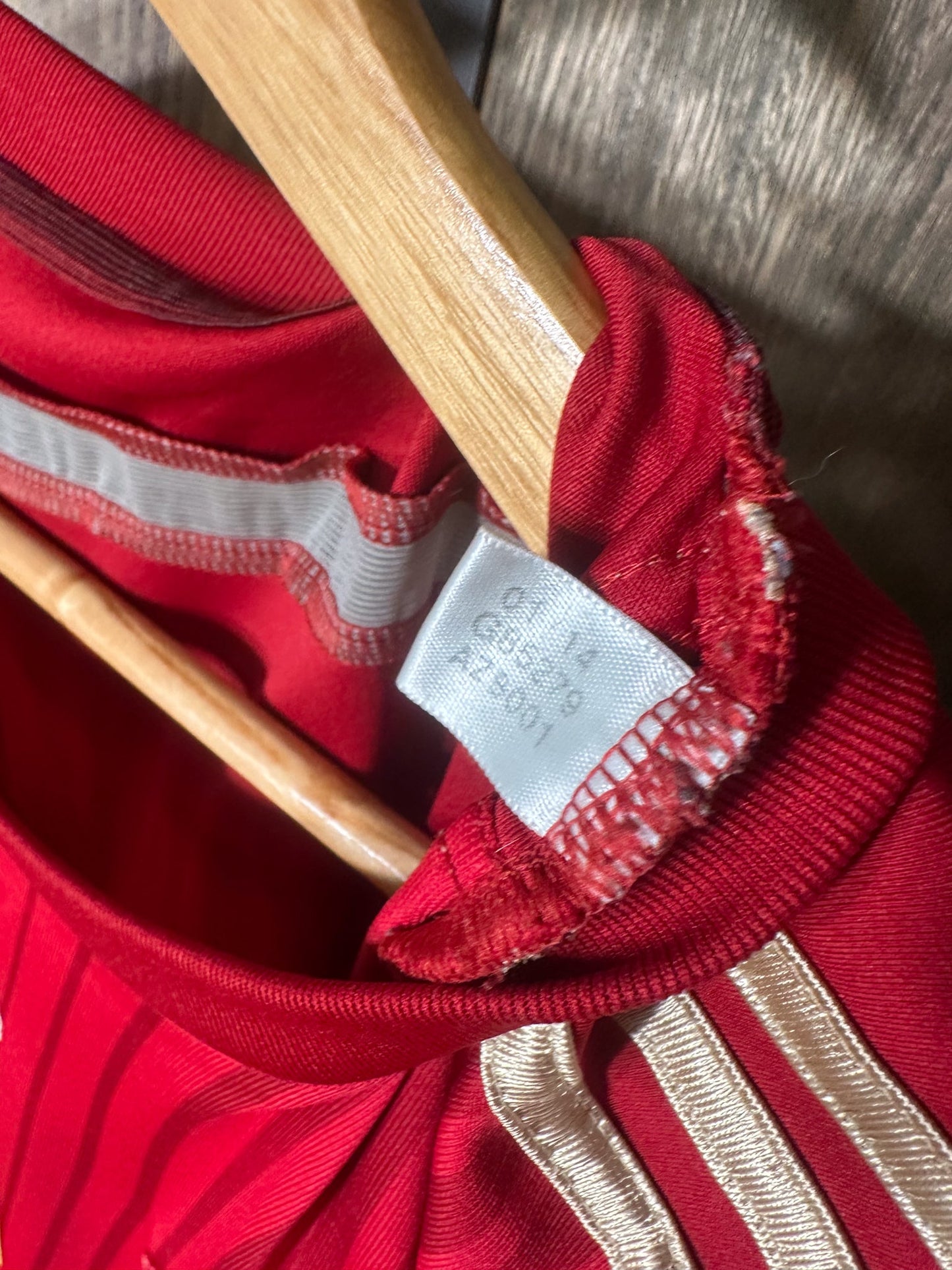 Spain 2014/15 Home Jersey – Xavi #8 – XL – Red Adidas Shirt (MPN: G85279)