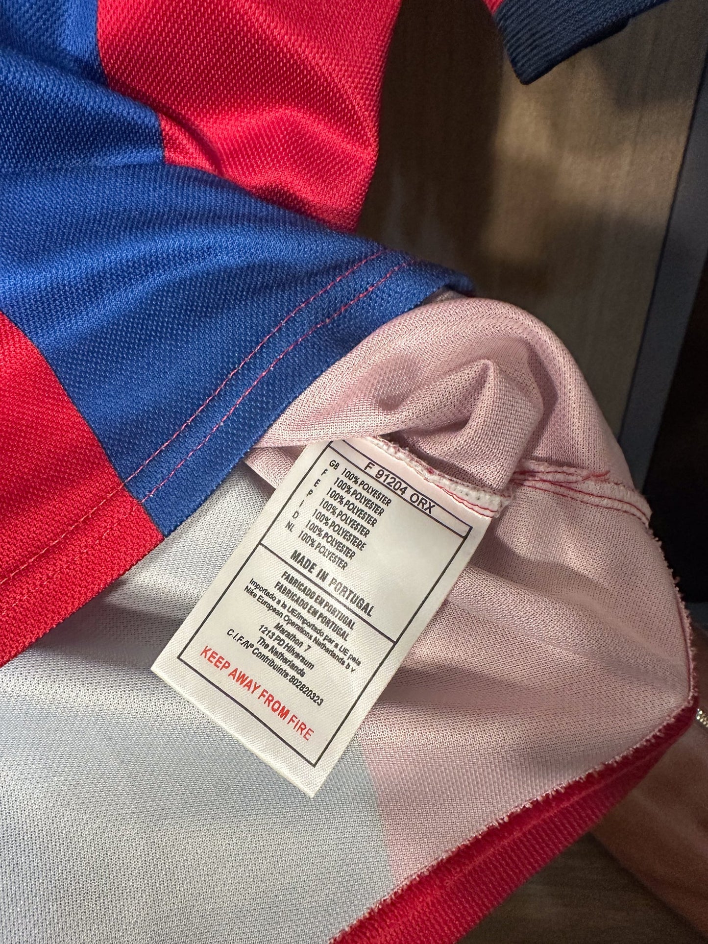 Barcelona 1998/99 Home Jersey – Size M – Red & Blue Nike Shirt (MPN: 802820323)