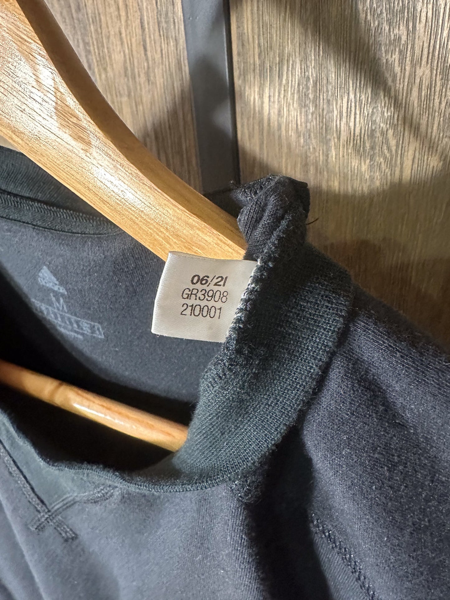 Manchester United 2021/22 Travel Tee – Size M – Black adidas Shirt (MPN: GR3908)