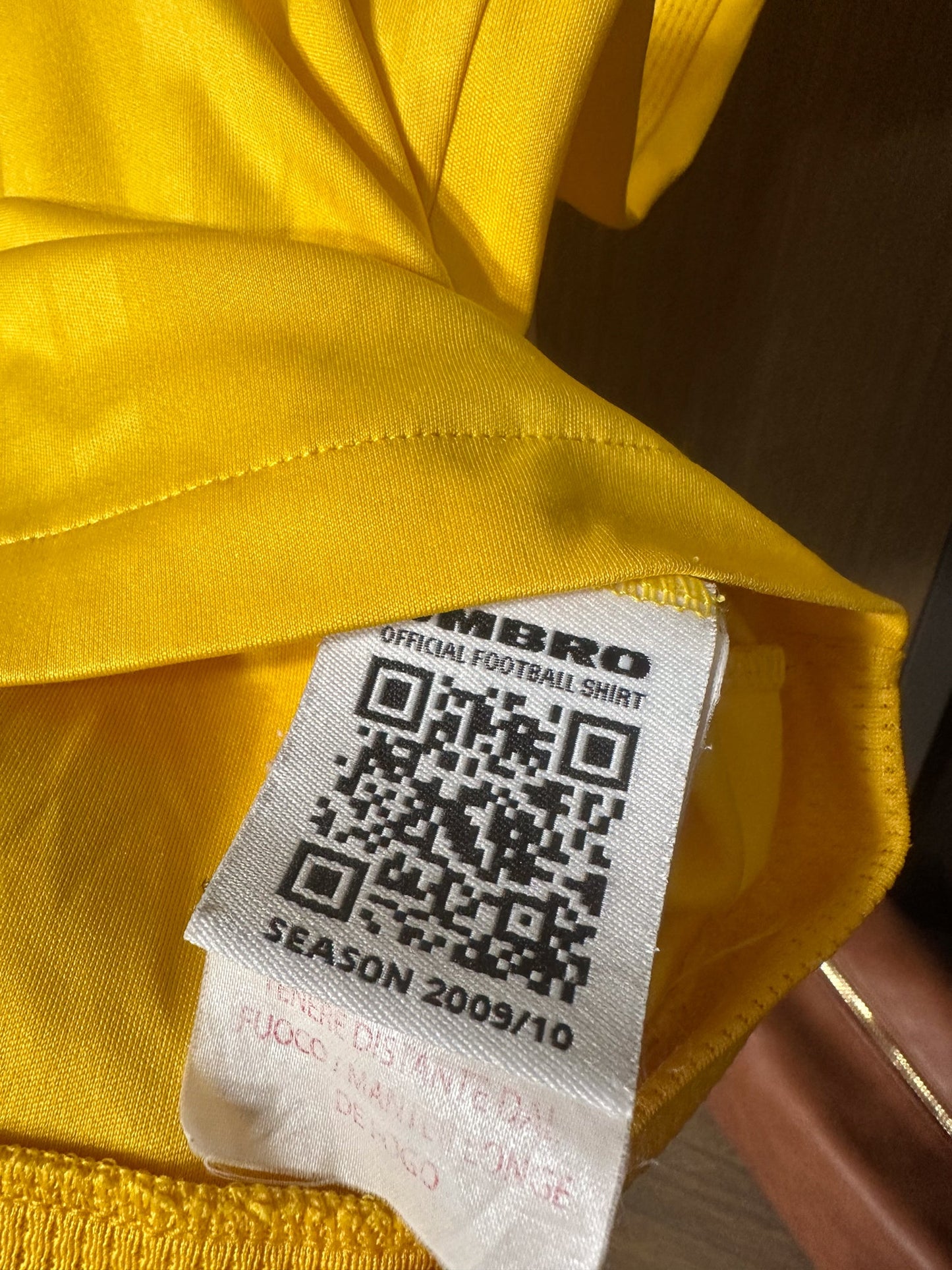 Sweden 2009/10 Home Jersey – Zlatan Ibrahimović #10 – Size Large – Yellow Umbro Shirt – (MPN: Check QR on Jersey)