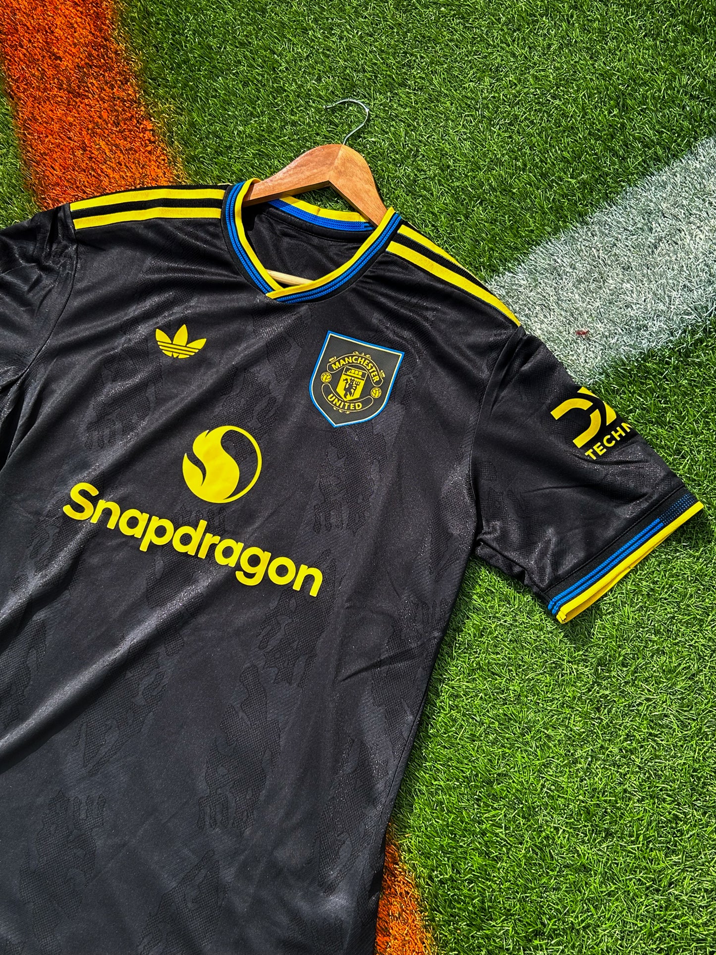 Manchester United 2025–26 Thid Jersey – Mbeumo #19 – Modern Black Revival