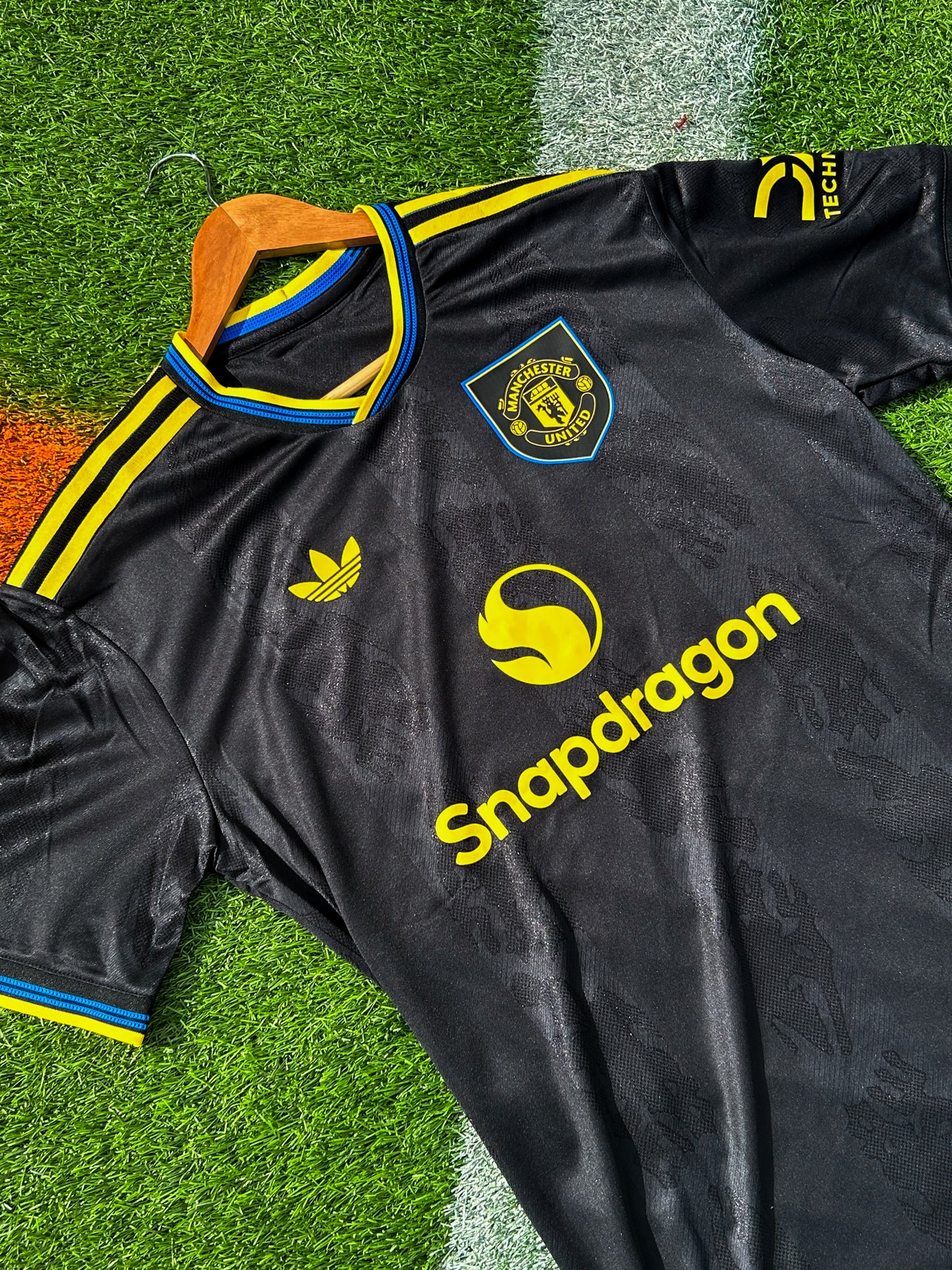 Manchester United 2025–26 Thid Jersey – Mbeumo #19 – Modern Black Revival