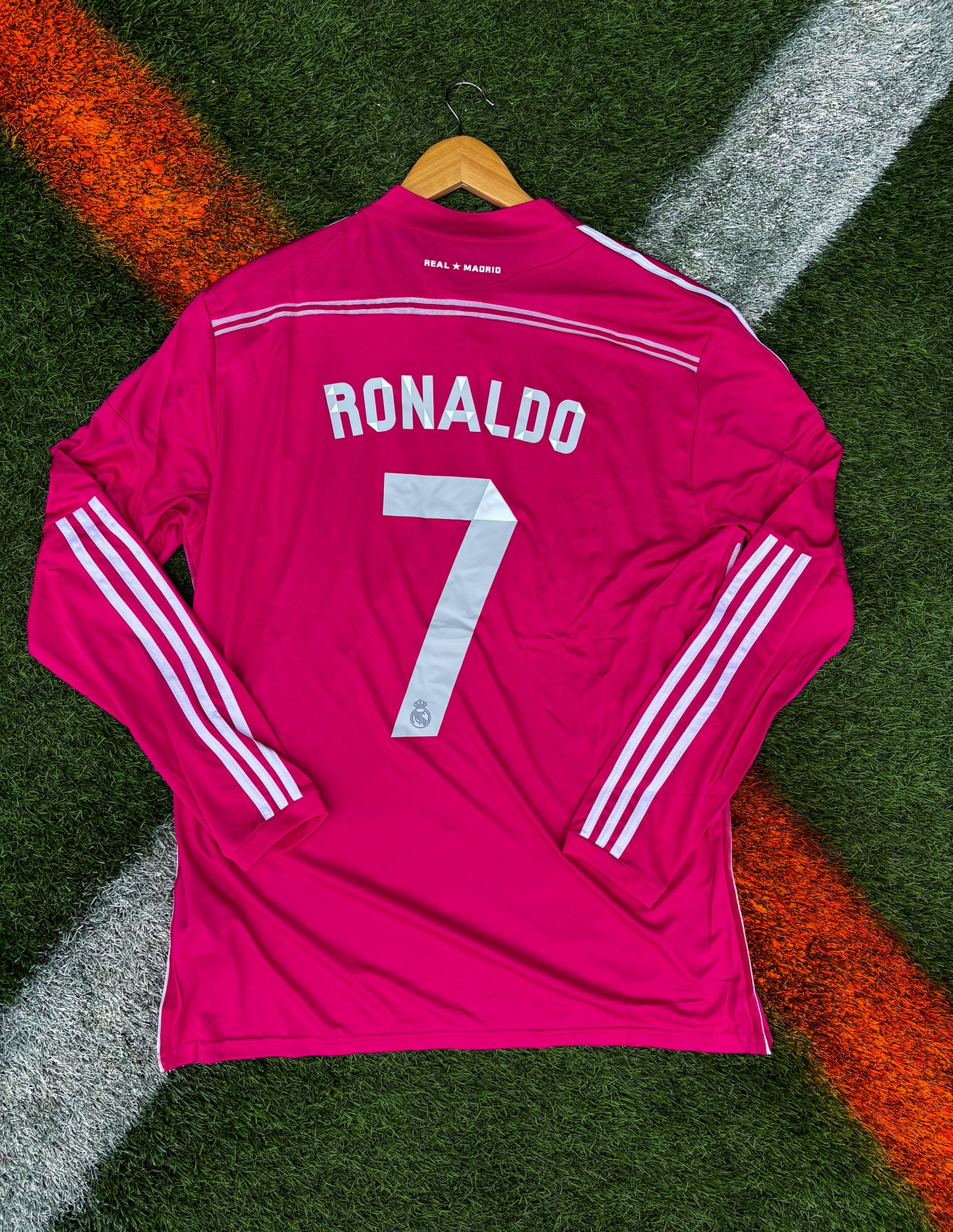 Liverpool 2025–2026 Home Jersey – Mohamed Salah #11 – Classic Red with White Trim Anfield Edition