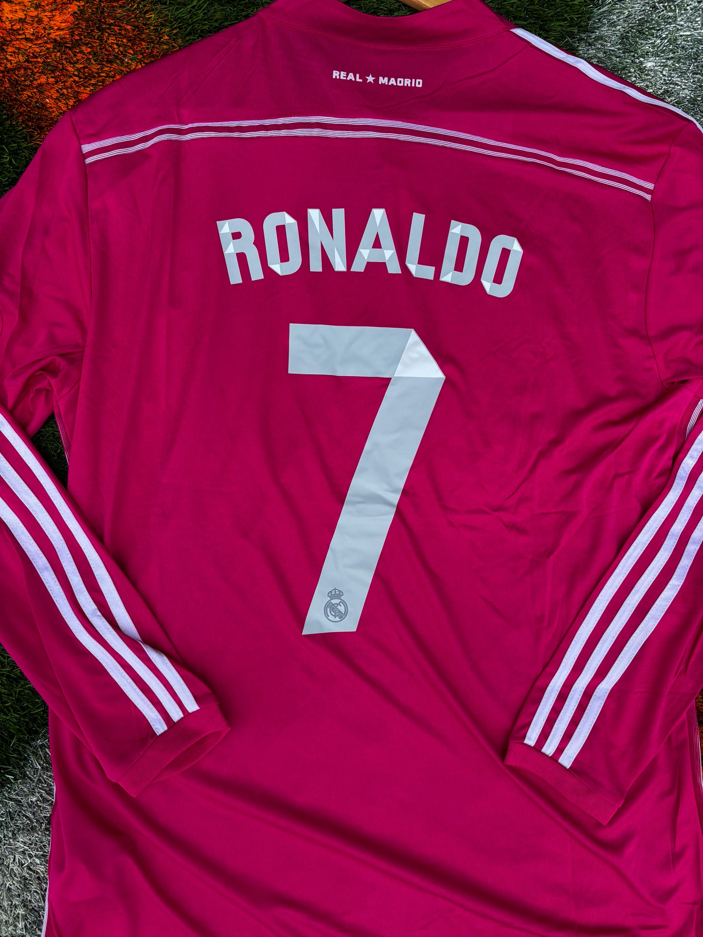 Liverpool 2025–2026 Home Jersey – Mohamed Salah #11 – Classic Red with White Trim Anfield Edition