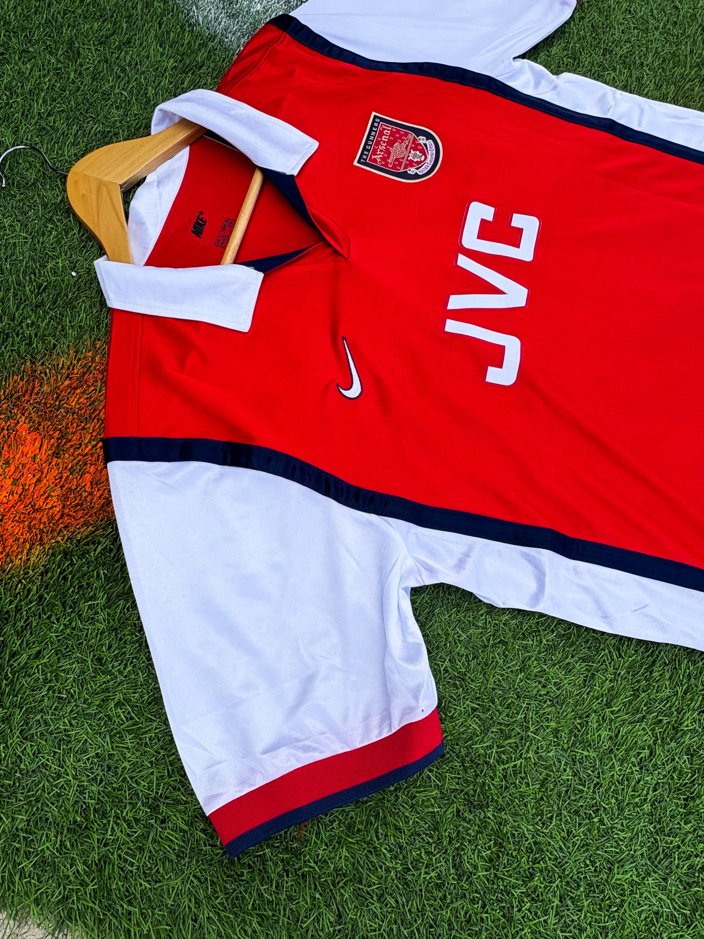 Arsenal 1998–1999 Home Jersey – Dennis Bergkamp #10 – JVC Highbury Classic