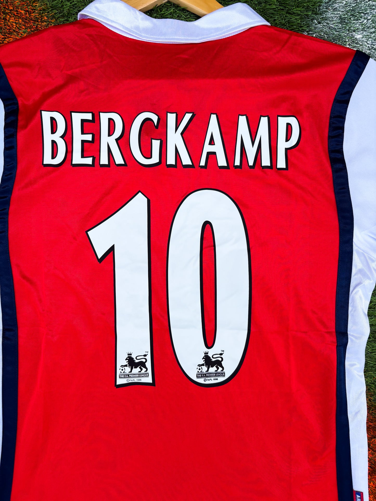 Arsenal 1998–1999 Home Jersey – Dennis Bergkamp #10 – JVC Highbury Classic