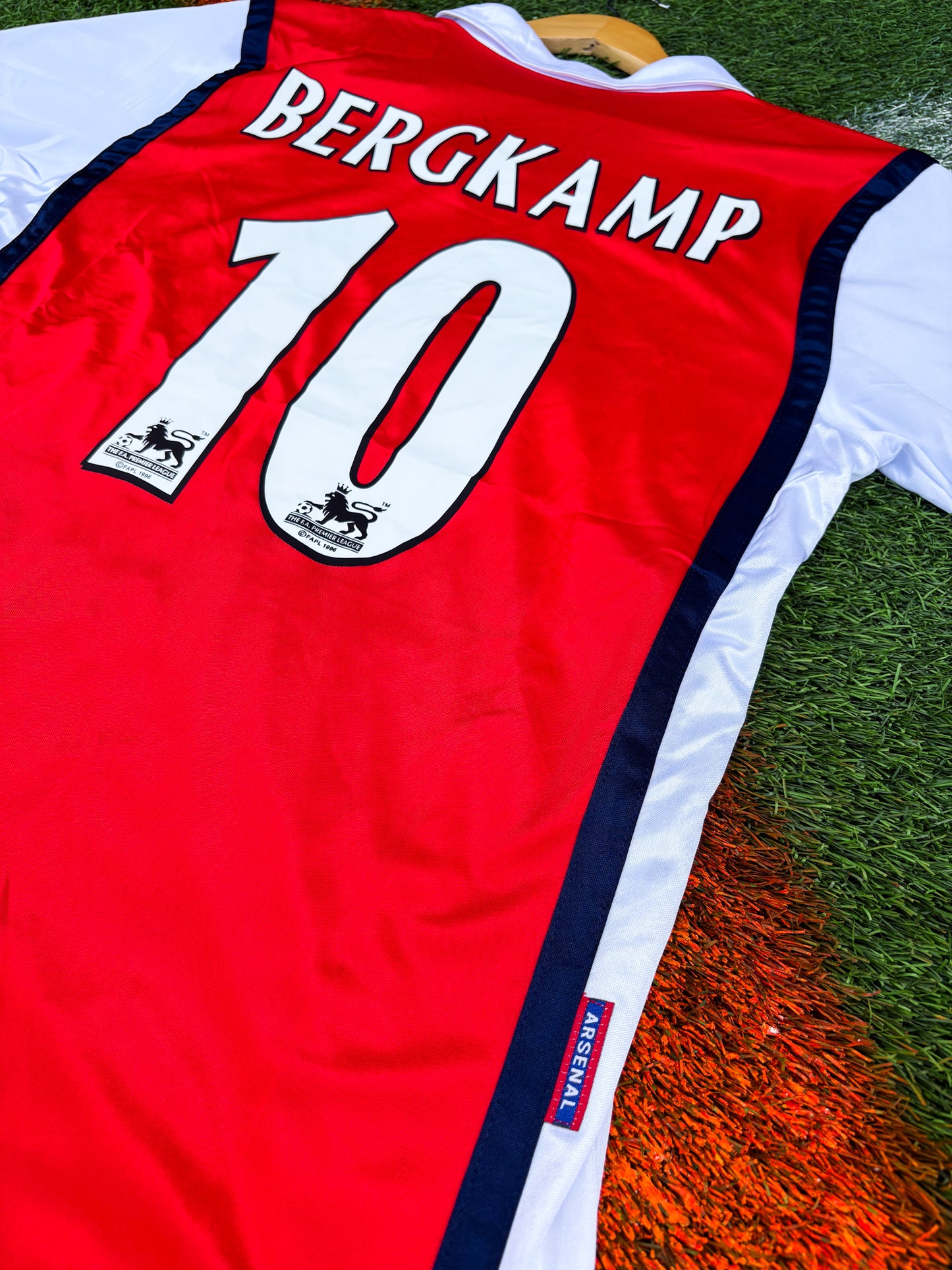 Arsenal 1998–1999 Home Jersey – Dennis Bergkamp #10 – JVC Highbury Classic